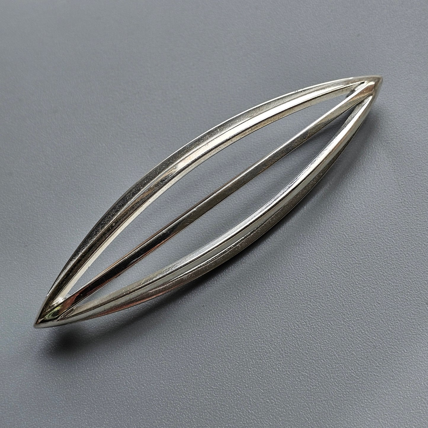 Finnish Modernist Open-Form Design Sterling Silver Brooch by Kaunis Koru