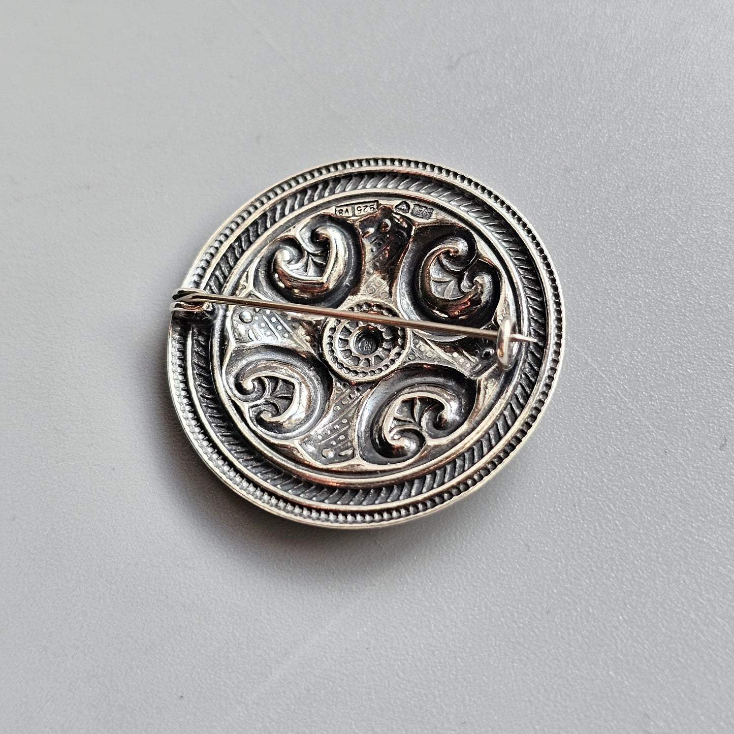 Small Vintage Kalevala Koru Räisälä Cross Sterling Silver Round Brooch – 12th Century Nordic Middle Ages Revival Design, Finland 1998
