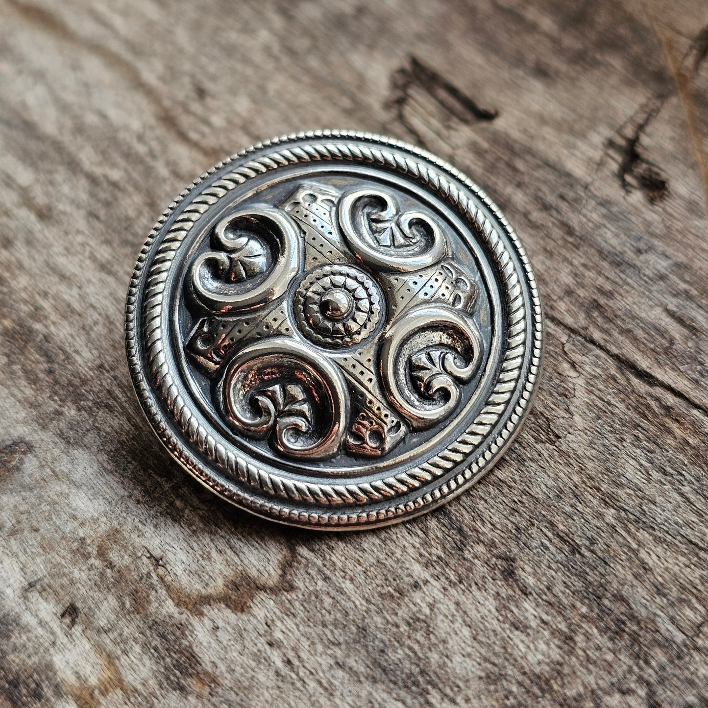 Small Vintage Kalevala Koru Räisälä Cross Sterling Silver Round Brooch – 12th Century Nordic Middle Ages Revival Design, Finland 1998