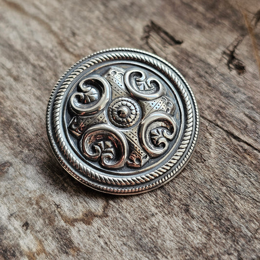 Small Vintage Kalevala Koru Räisälä Cross Sterling Silver Round Brooch – 12th Century Nordic Middle Ages Revival Design, Finland 1998