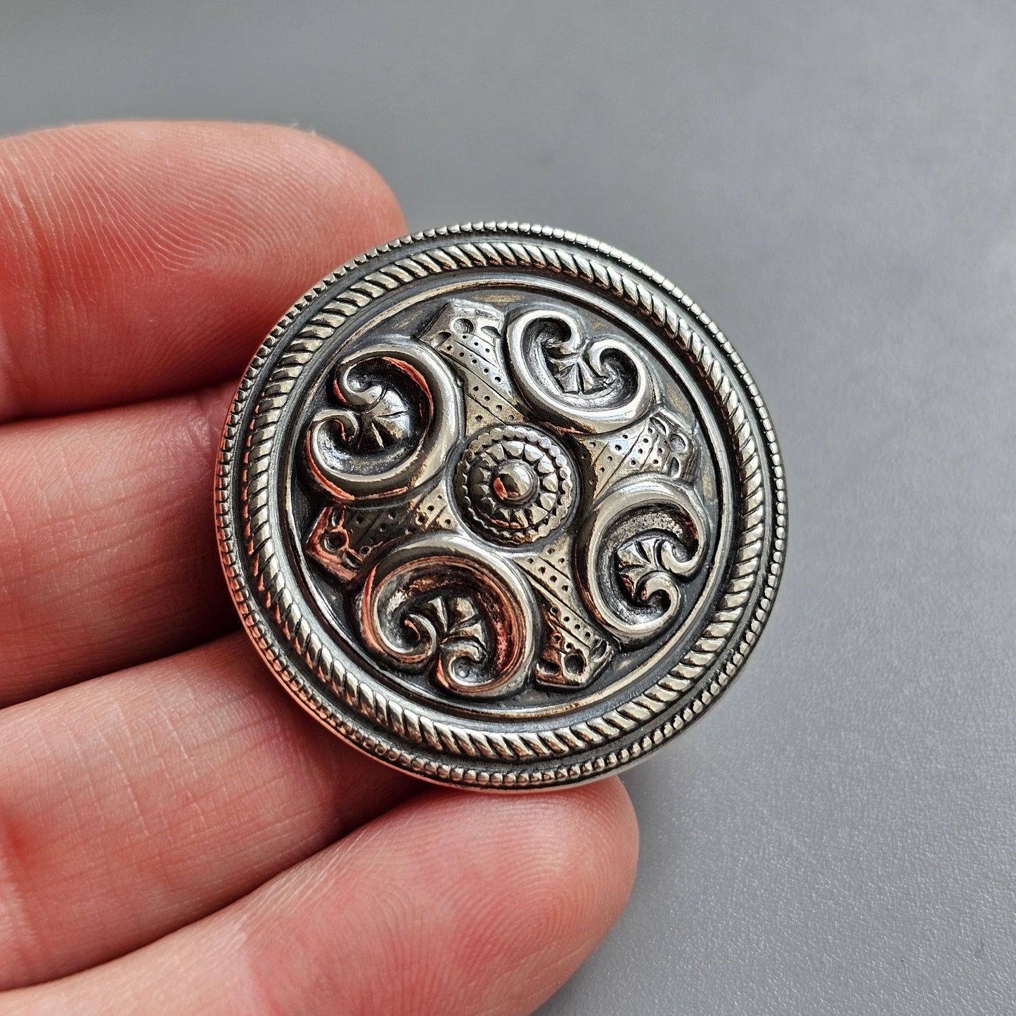 Small Vintage Kalevala Koru Räisälä Cross Sterling Silver Round Brooch – 12th Century Nordic Middle Ages Revival Design, Finland 1998