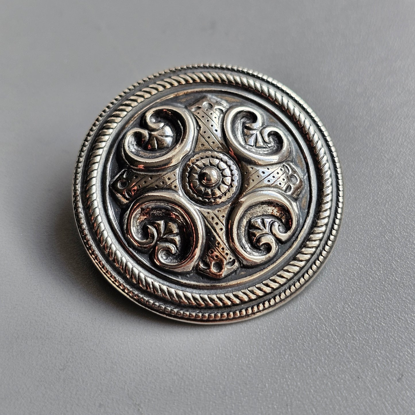 Small Vintage Kalevala Koru Räisälä Cross Sterling Silver Round Brooch – 12th Century Nordic Middle Ages Revival Design, Finland 1998