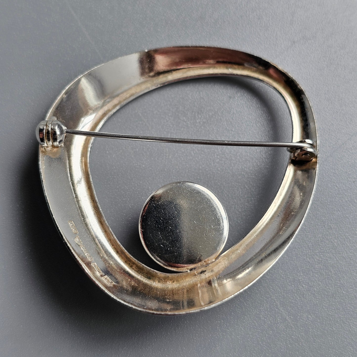 Mid-Century Modernist Finnish Silver Brooch by Heikki Kaksonen for Kaunis Koru — Amethyst Stone 1964