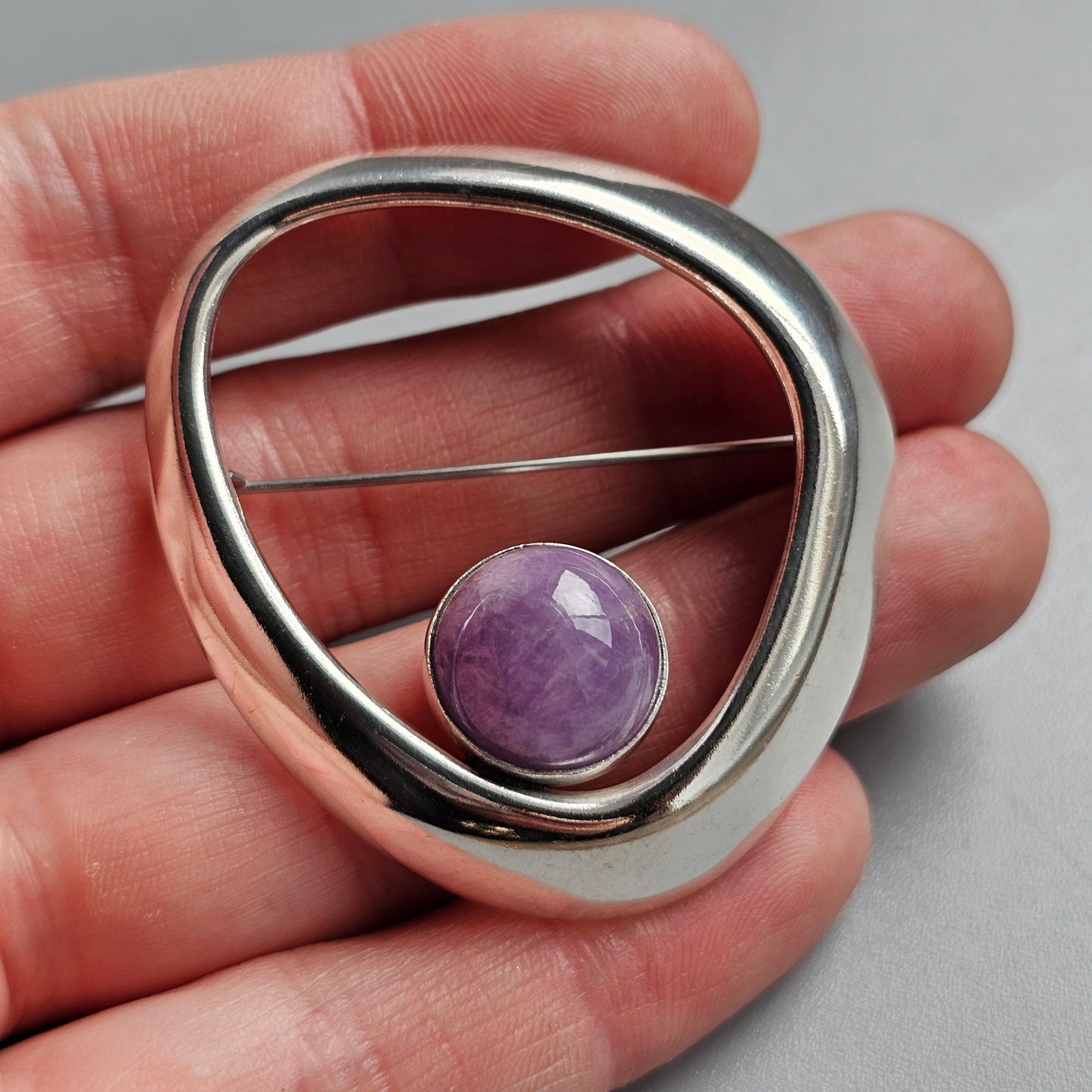 Mid-Century Modernist Finnish Silver Brooch by Heikki Kaksonen for Kaunis Koru — Amethyst Stone 1964