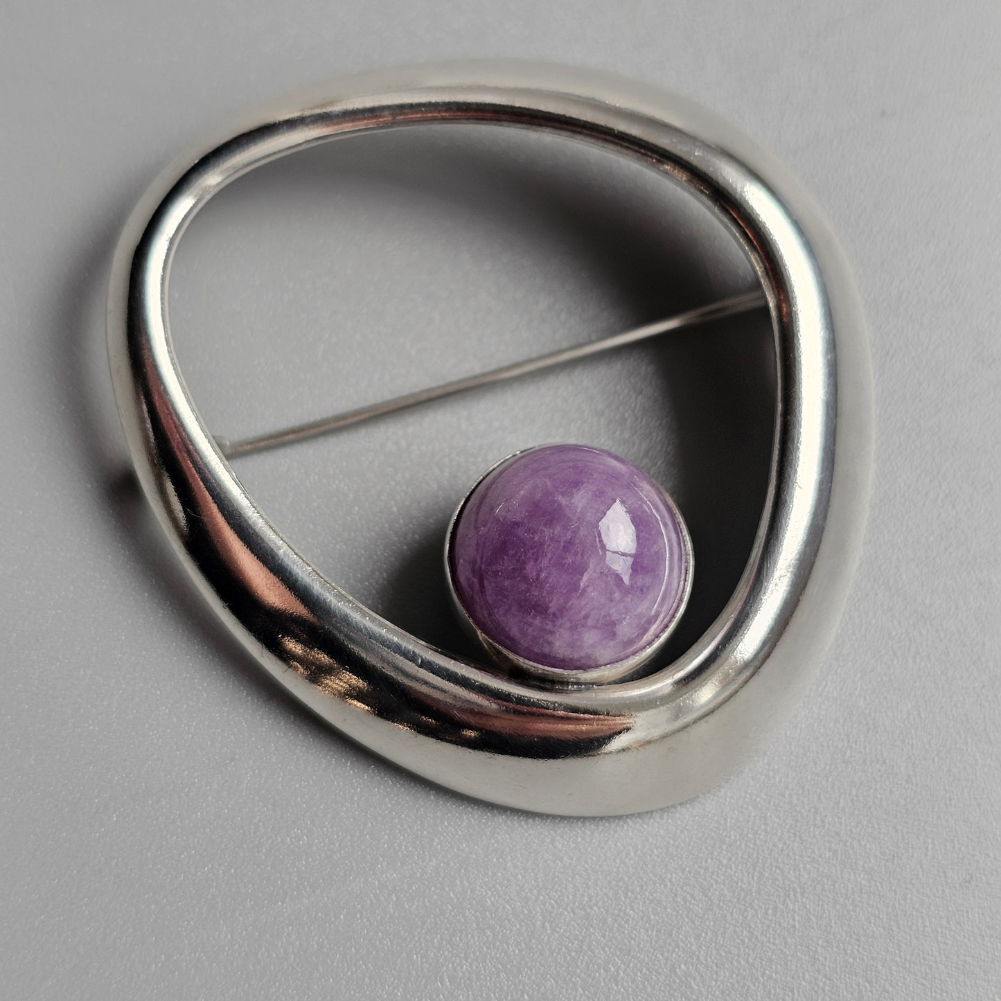 Mid-Century Modernist Finnish Silver Brooch by Heikki Kaksonen for Kaunis Koru — Amethyst Stone 1964