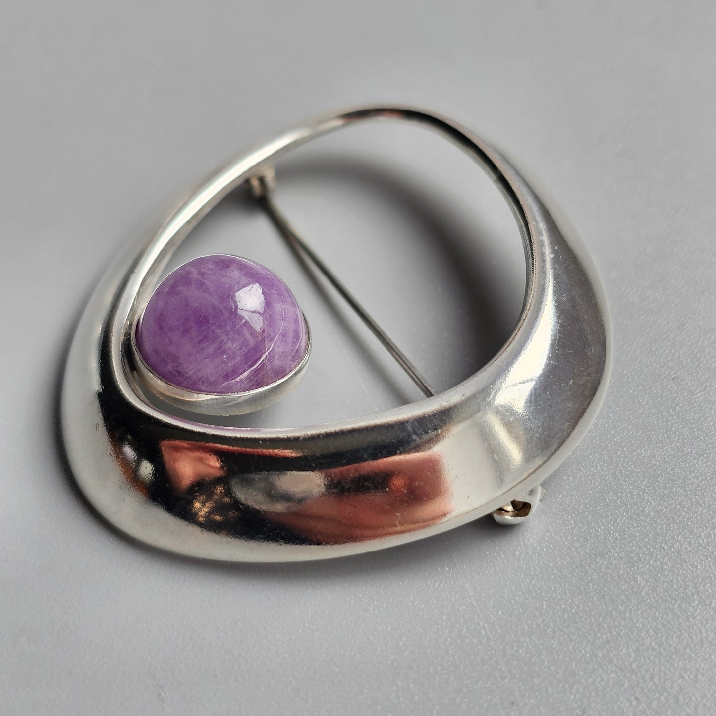 Mid-Century Modernist Finnish Silver Brooch by Heikki Kaksonen for Kaunis Koru — Amethyst Stone 1964