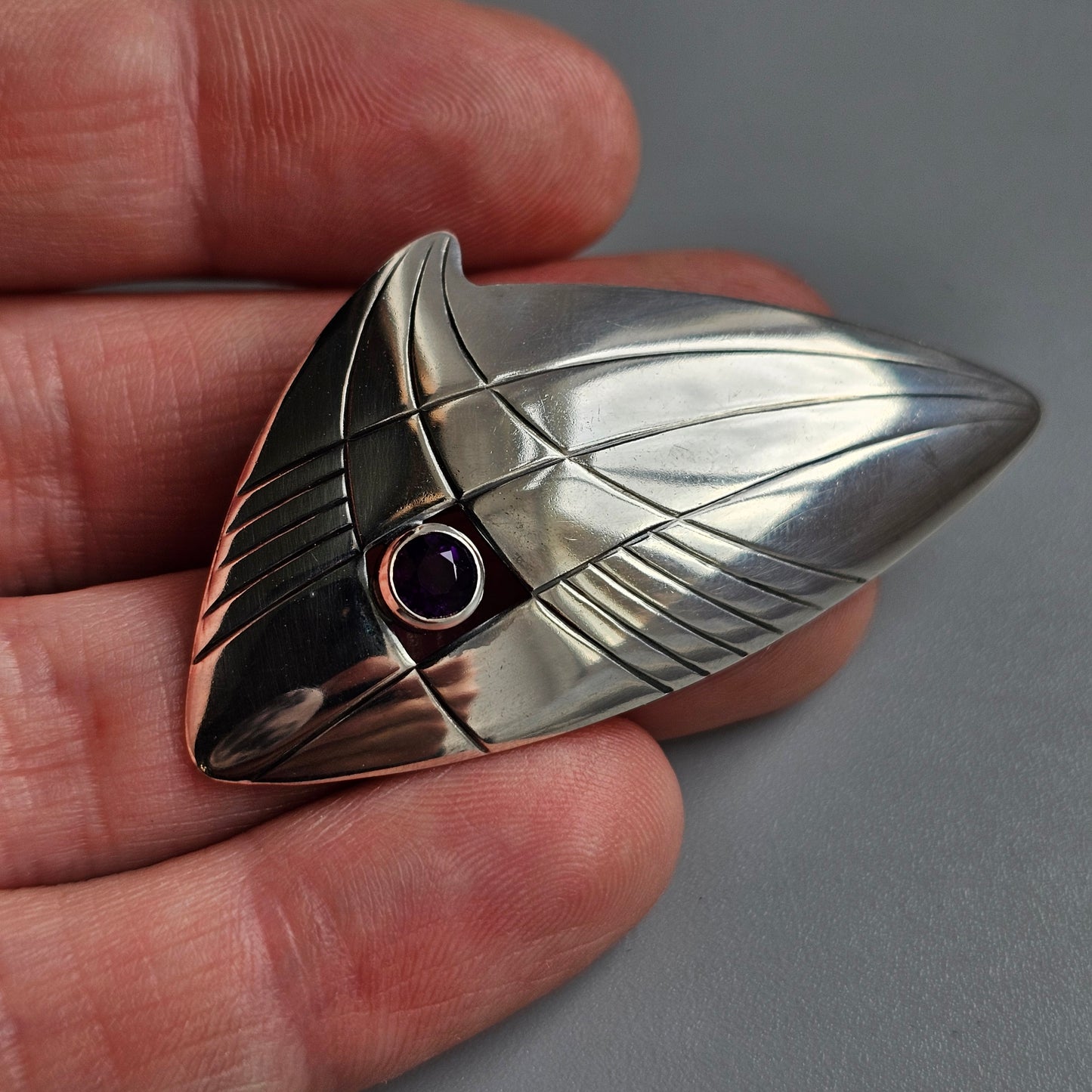 Finnish 1960s Modernist Silver & Purple Spinel Brooch by Kupittaan Kulta Elis Kauppi