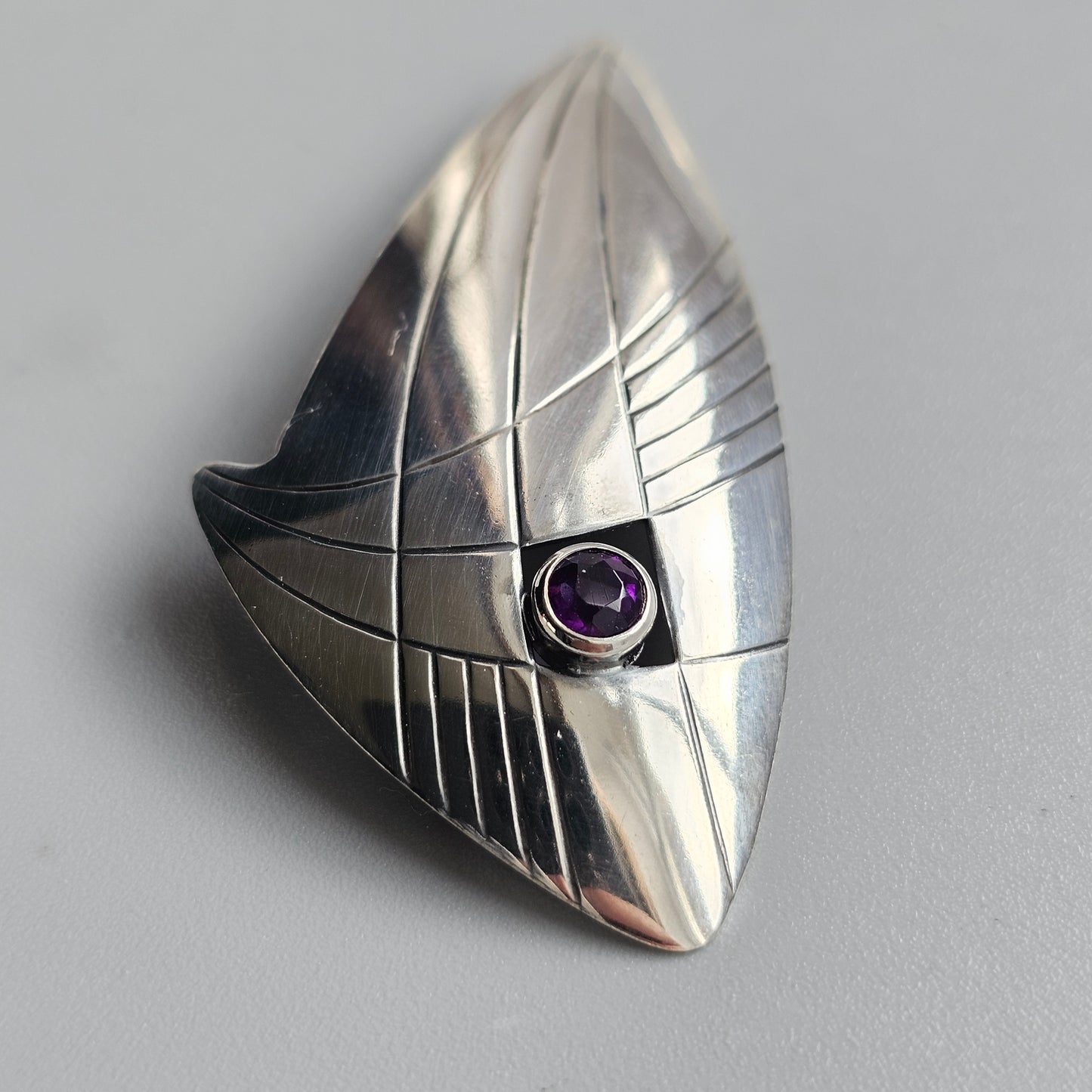 Finnish 1960s Modernist Silver & Purple Spinel Brooch by Kupittaan Kulta Elis Kauppi