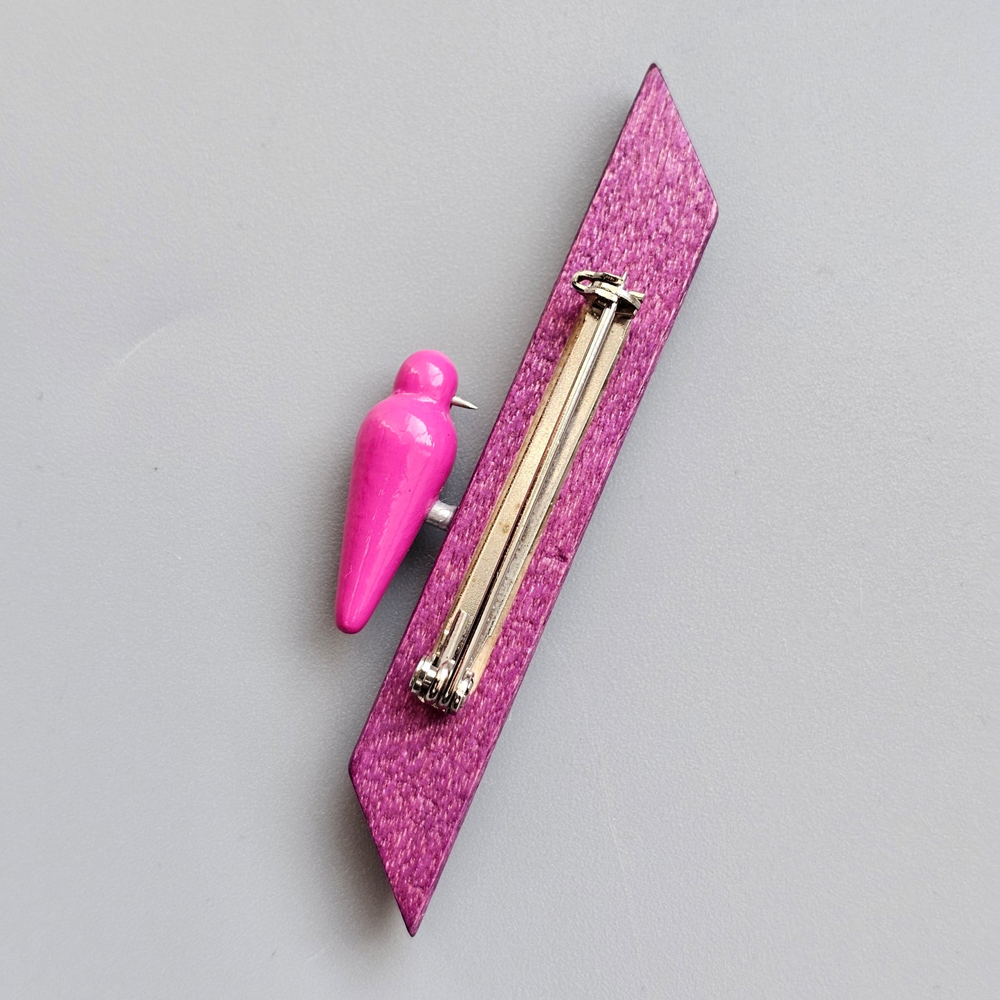 Vintage 1990s Aarikka Finland Purple & Pink Wooden Woodpecker Bird Brooch – Modernist Scandinavian Design