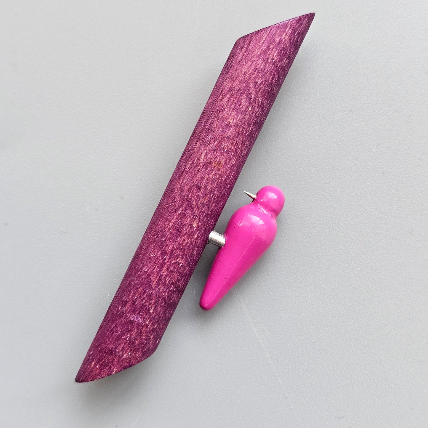 Vintage 1990s Aarikka Finland Purple & Pink Wooden Woodpecker Bird Brooch – Modernist Scandinavian Design