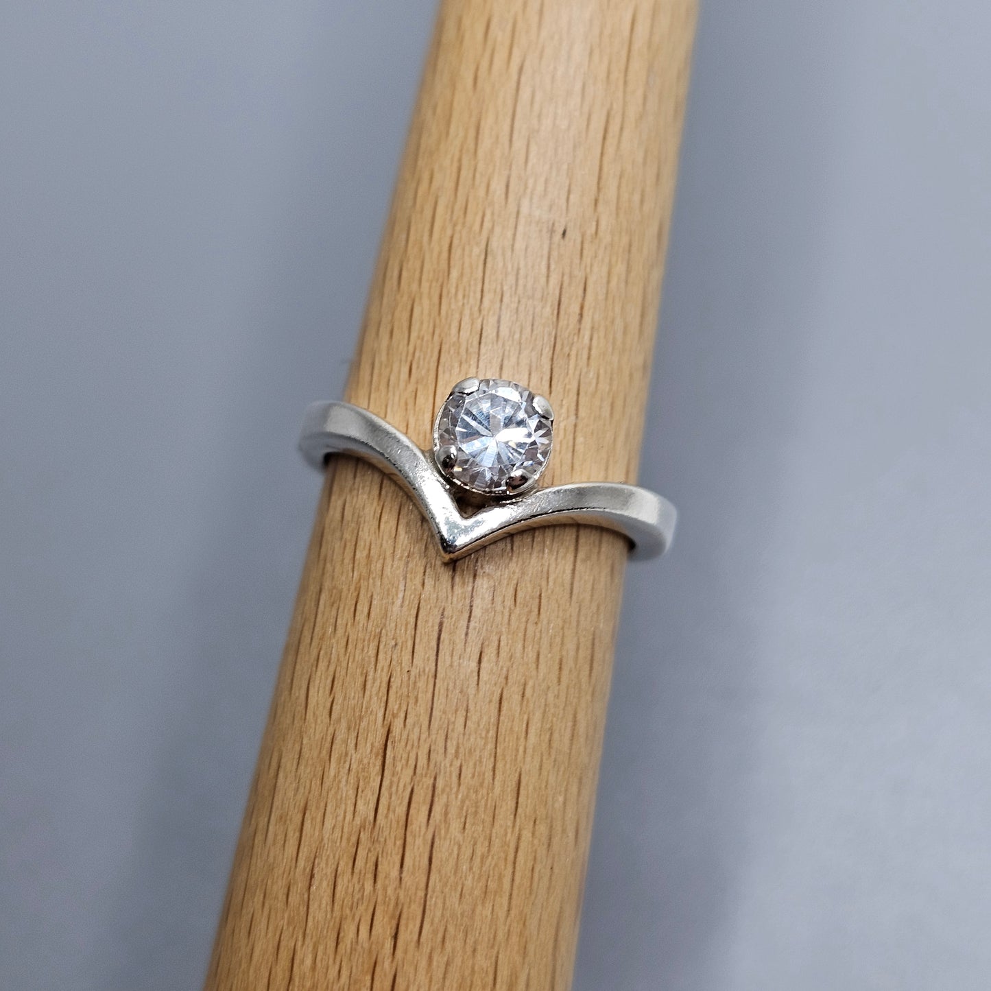 Vintage Finnish Sterling Silver Wishbone Ring with Cubic Zirconia - UK Ring Size O -  US Ring Size 7