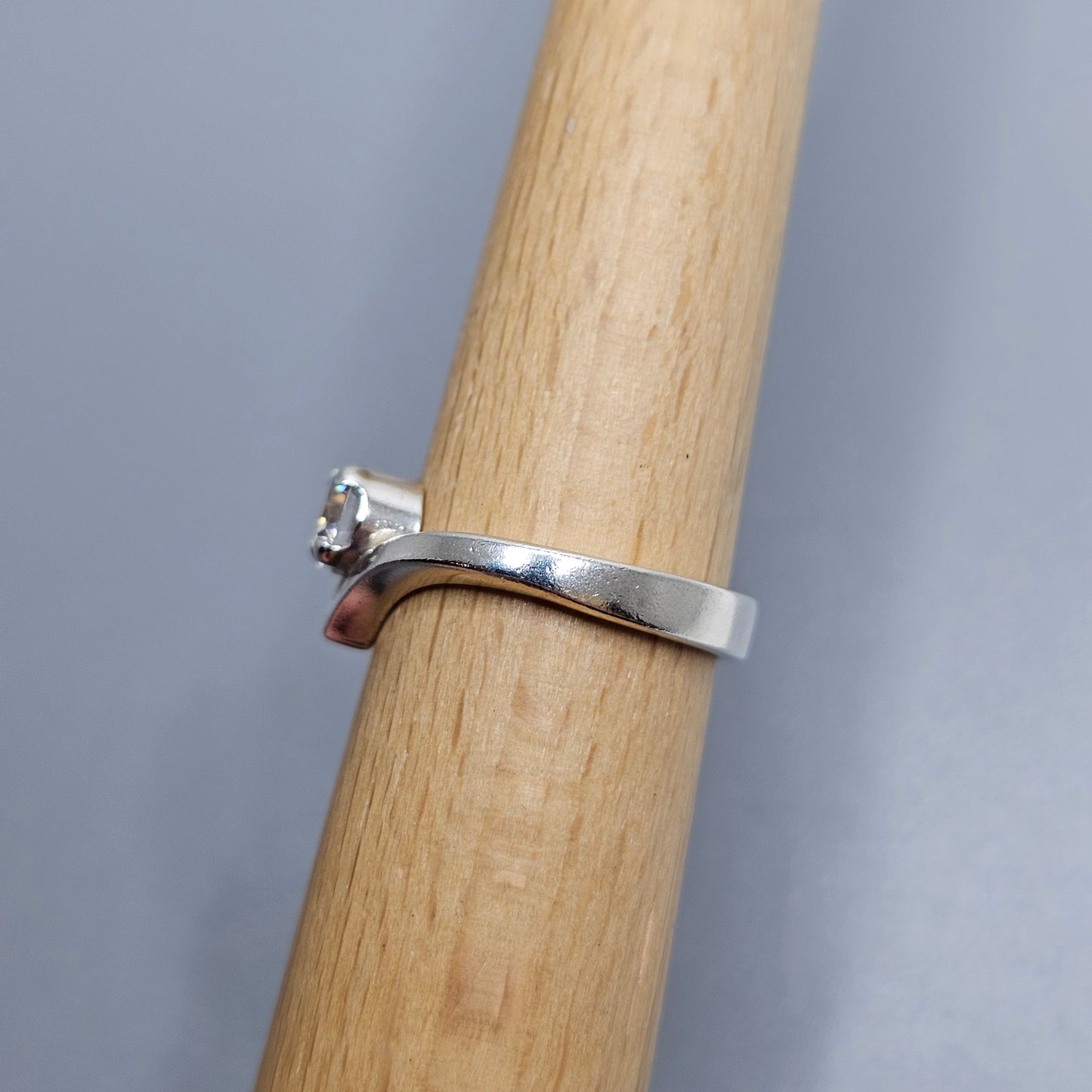 Vintage Finnish Sterling Silver Wishbone Ring with Cubic Zirconia - UK Ring Size O -  US Ring Size 7