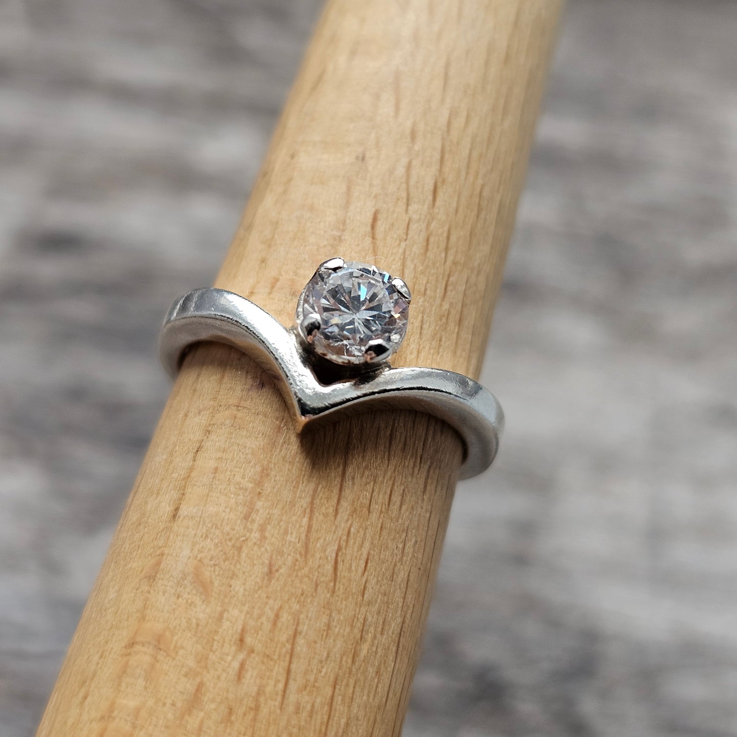 Vintage Finnish Sterling Silver Wishbone Ring with Cubic Zirconia - UK Ring Size O -  US Ring Size 7