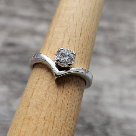 Vintage Finnish Sterling Silver Wishbone Ring with Cubic Zirconia - UK Ring Size O -  US Ring Size 7