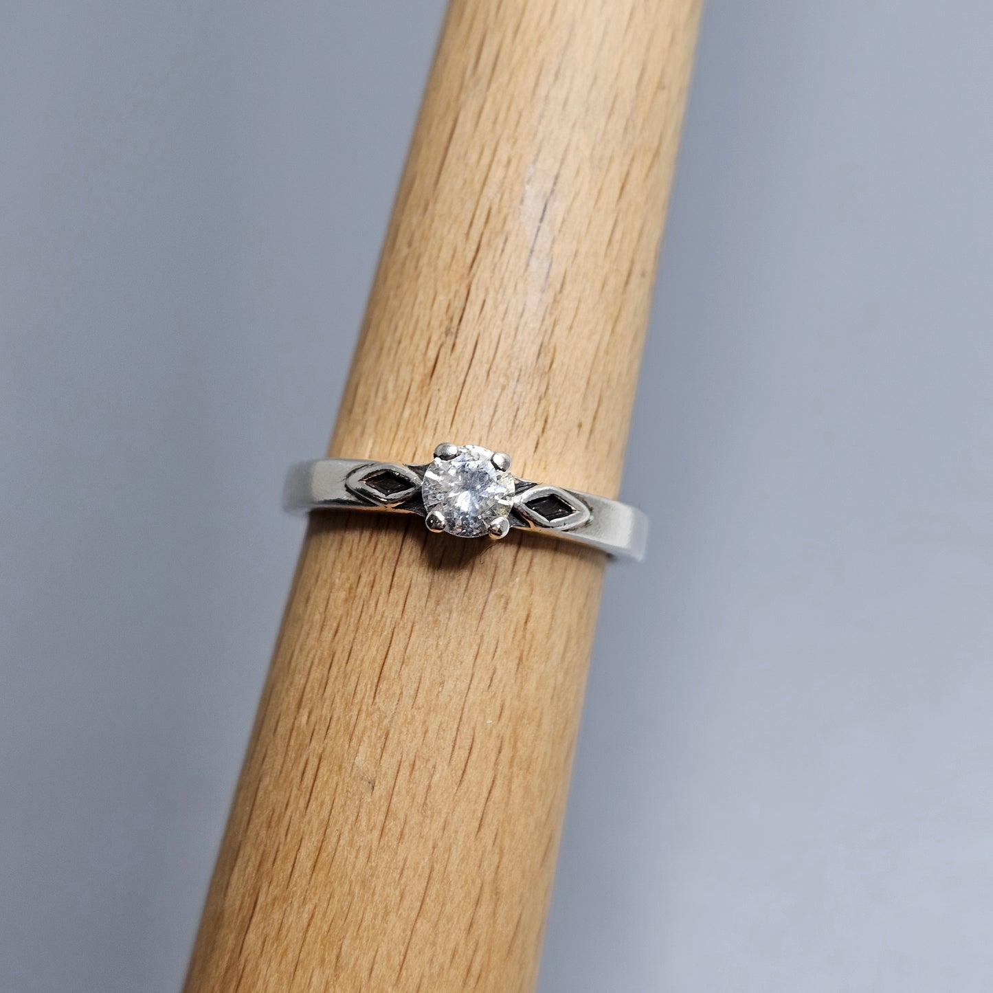 Vintage Finnish Sterling Silver Ring with Cubic Zirconia - UK Ring Size R -  US Ring Size 8.5