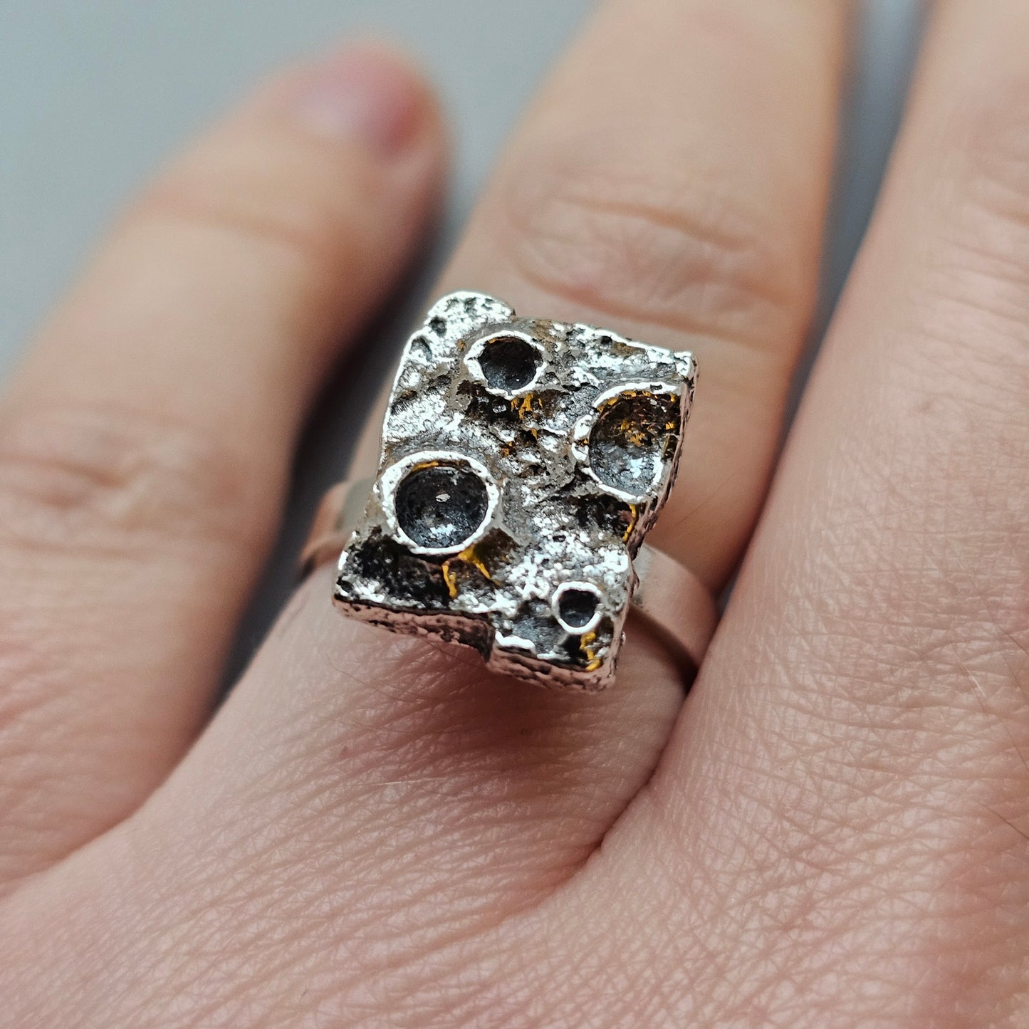 1970 Finnish Modernist Lunar-Texture Silver Ring — Martti Viikinniemi - UK Ring Size K -  US Ring Size 5.25