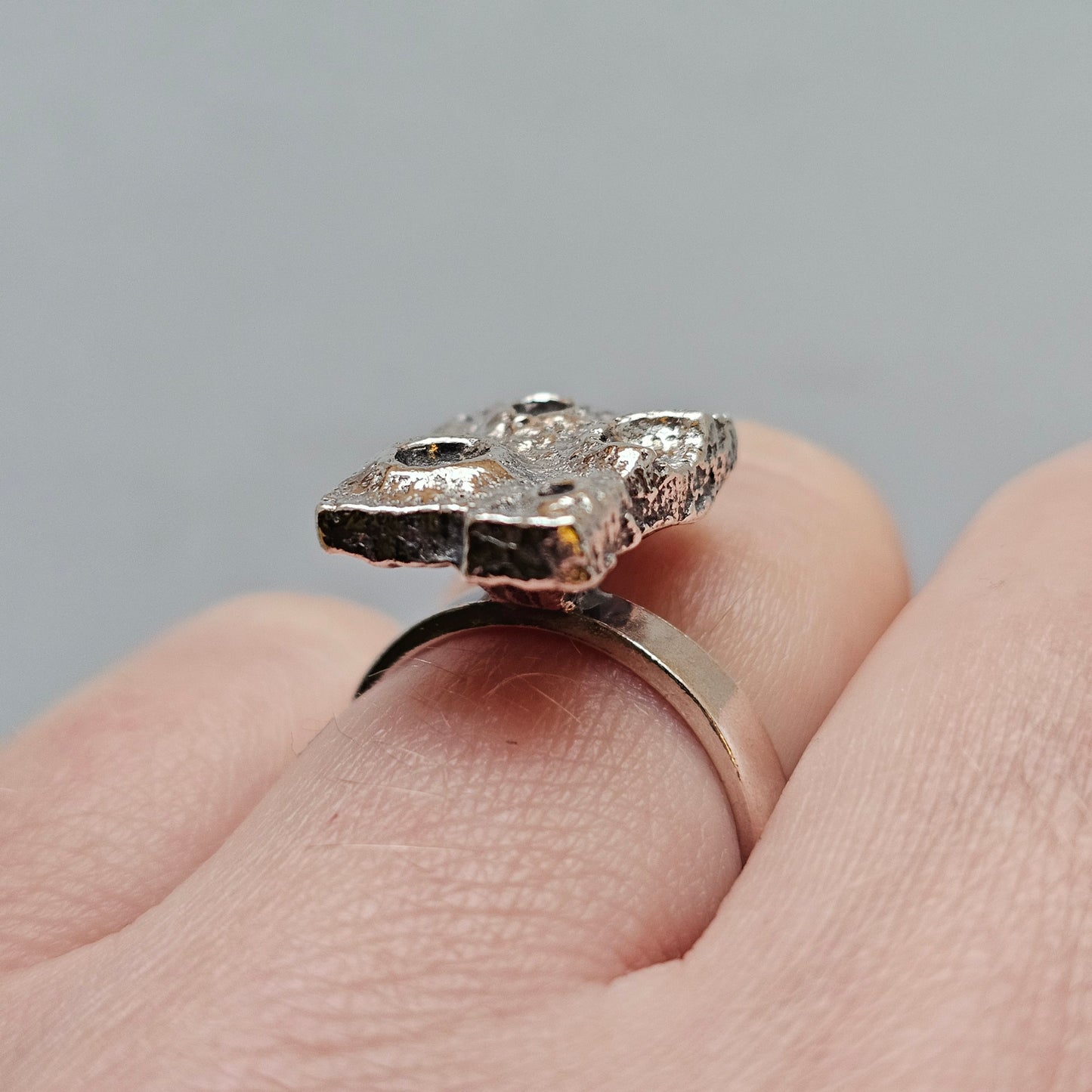 1970 Finnish Modernist Lunar-Texture Silver Ring — Martti Viikinniemi - UK Ring Size K -  US Ring Size 5.25