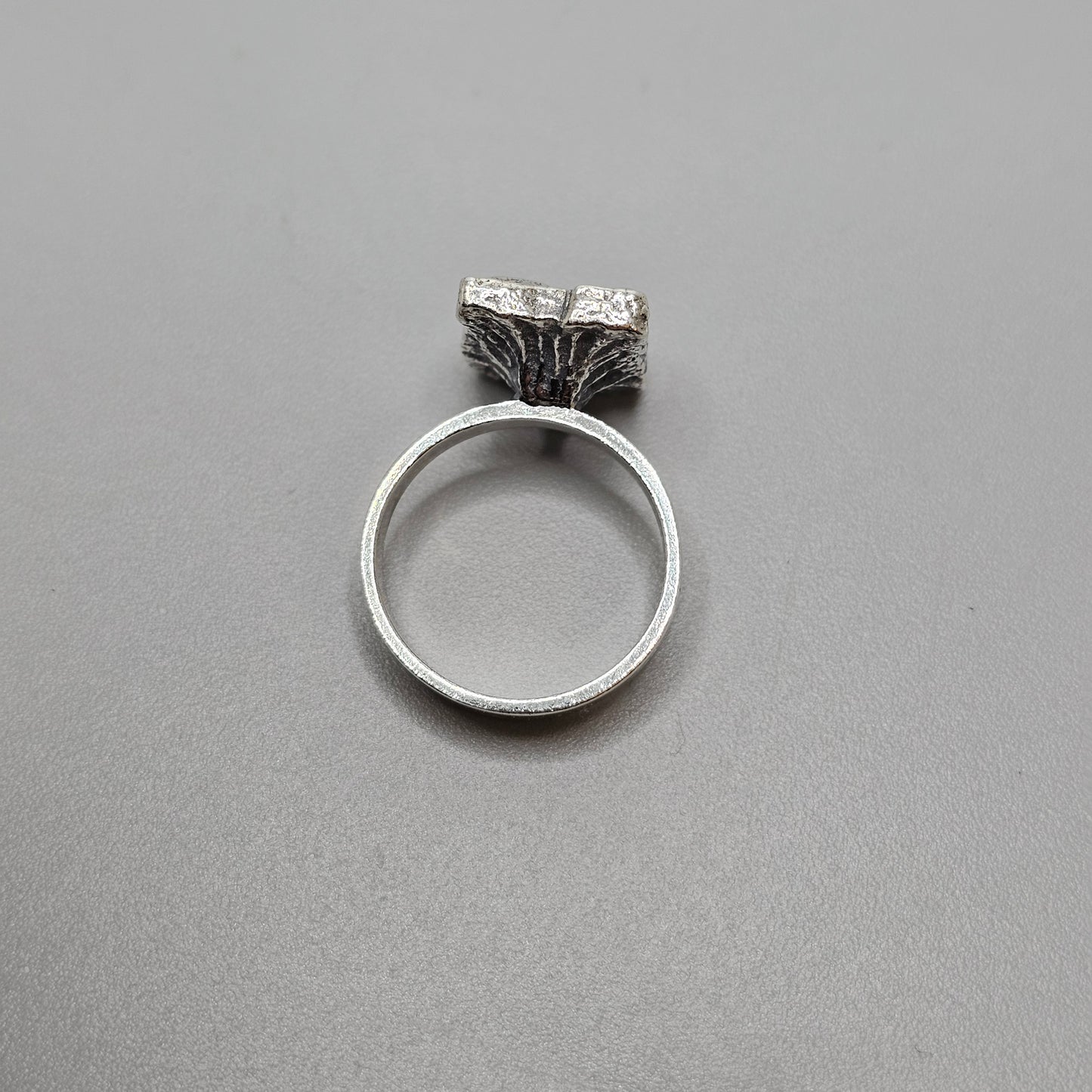 1970 Finnish Modernist Lunar-Texture Silver Ring — Martti Viikinniemi - UK Ring Size K -  US Ring Size 5.25