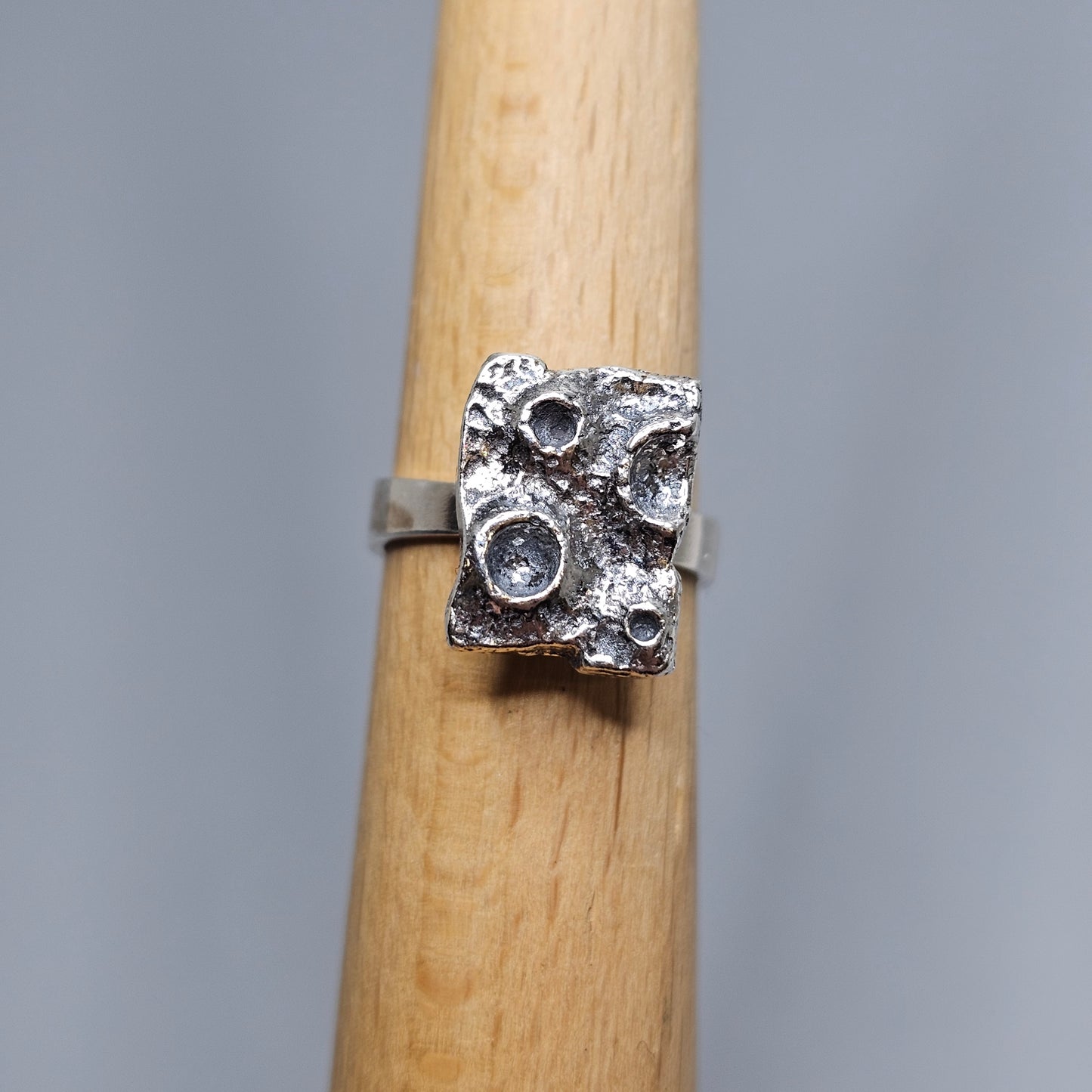 1970 Finnish Modernist Lunar-Texture Silver Ring — Martti Viikinniemi - UK Ring Size K -  US Ring Size 5.25