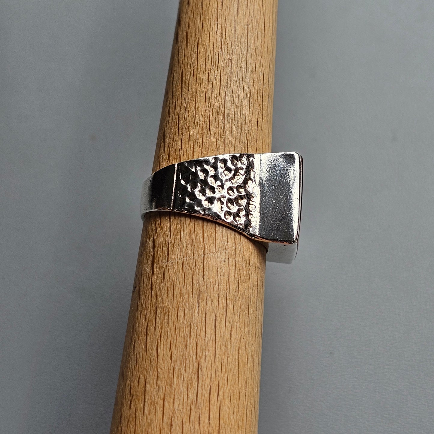 Vintage 1970s Brutalist Style Sterling Silver & Square Carnelian Agate Signet Ring- UK Size L 1/2 / US Size 6 - Hallmarked 1977