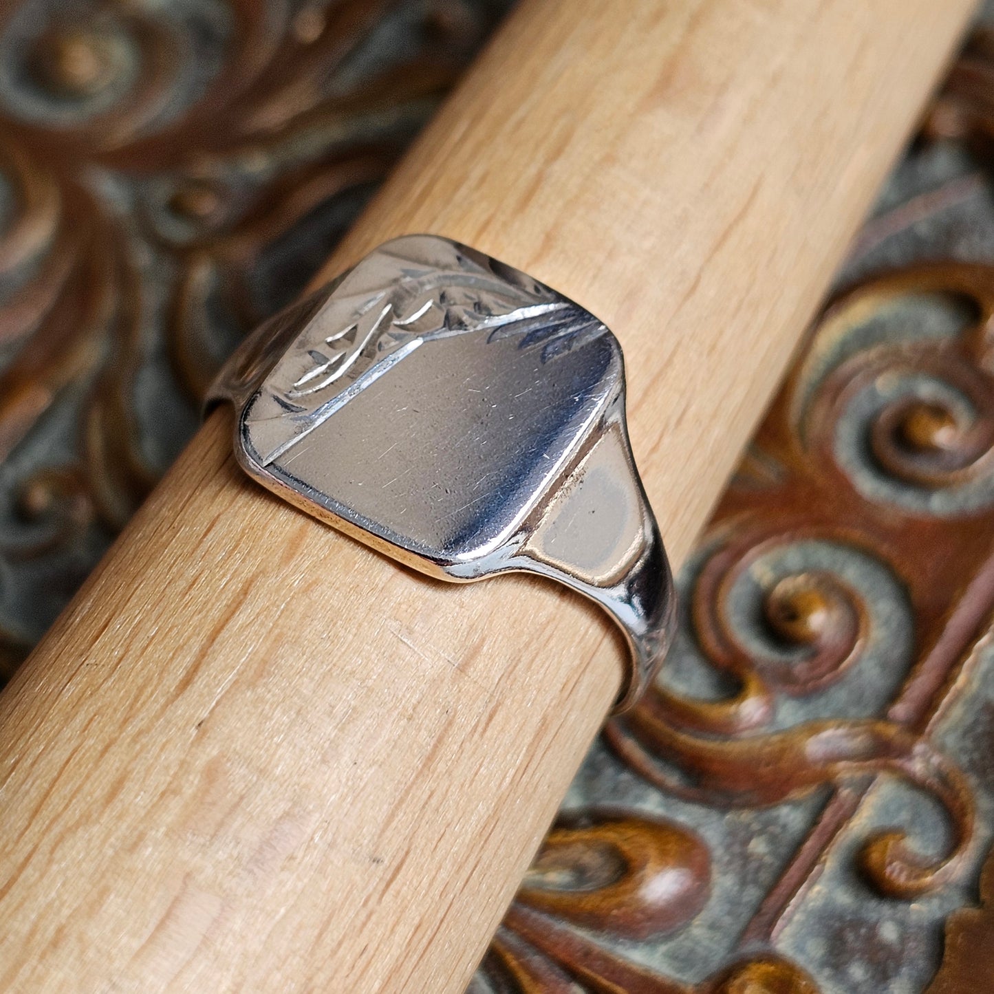 Vintage Silver Signet Ring – Etched Detail - UK Size W / US Size 11 - Circa 1980s