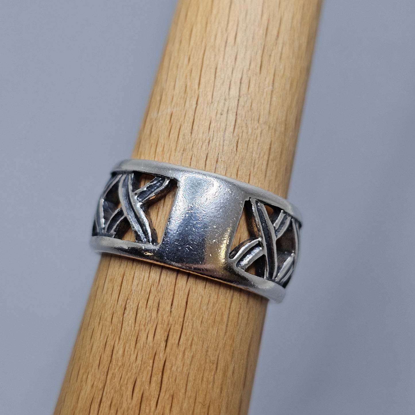 Contemporary Sterling Silver Openwork Band Ring - UK Ring Size  Q 1/2 -  US Ring Size 8.25