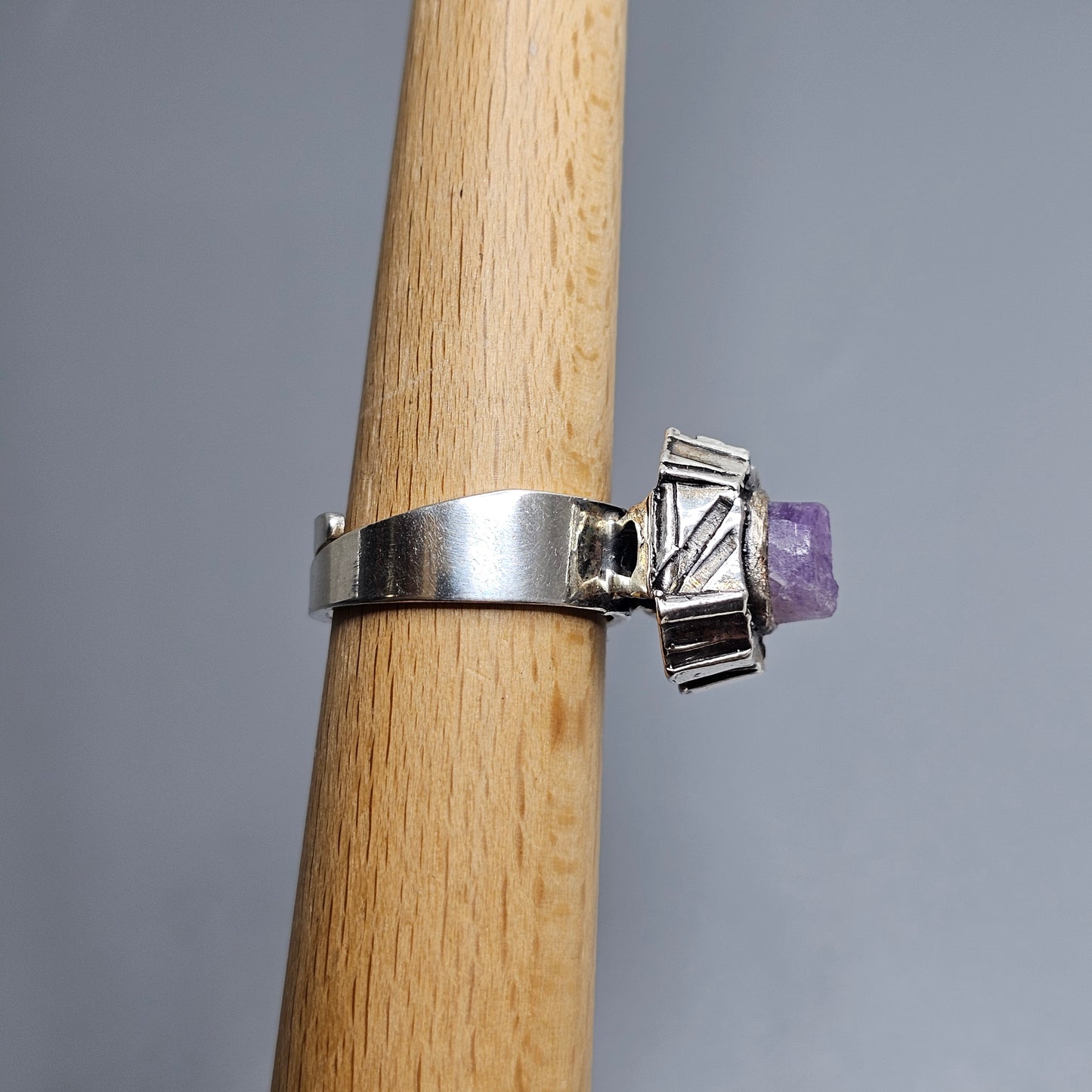 1970s Finnish Pentti Sarpaneva Brutalist Silver & Raw Amethyst “Kelo” Design Ring - UK Ring Size Q -  US Ring Size 8 - 1974