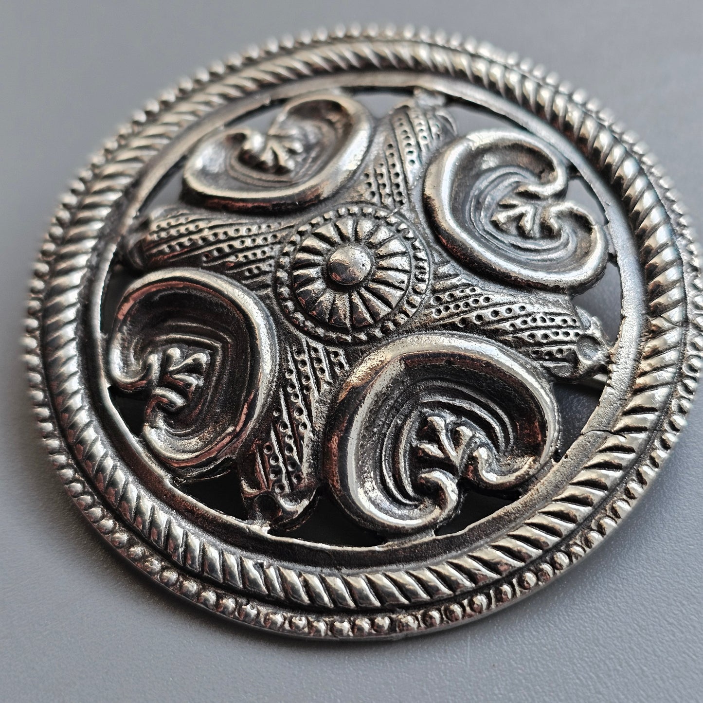 Vintage Kalevala Koru Räisälä Cross Sterling Silver Round Brooch – 12th Century Nordic Middle Ages Revival Design, Finland 1969