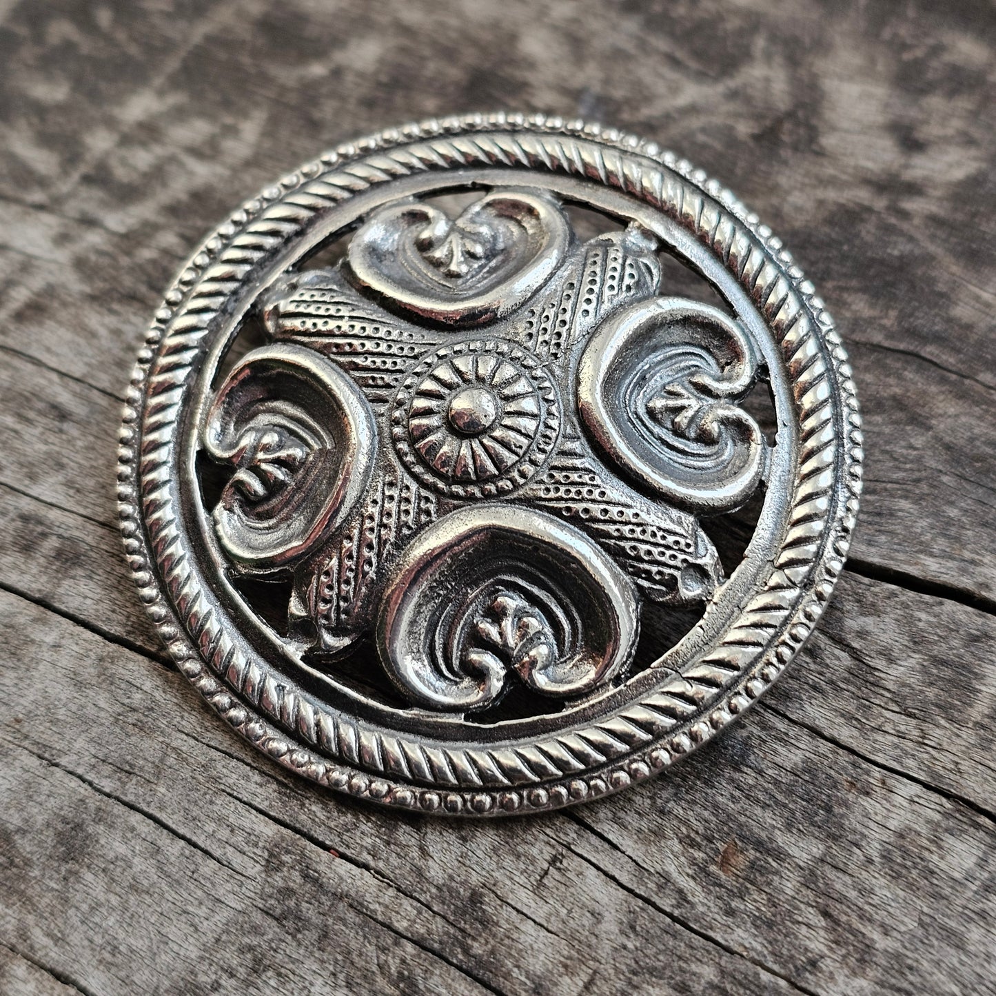 Vintage Kalevala Koru Räisälä Cross Sterling Silver Round Brooch – 12th Century Nordic Middle Ages Revival Design, Finland 1969