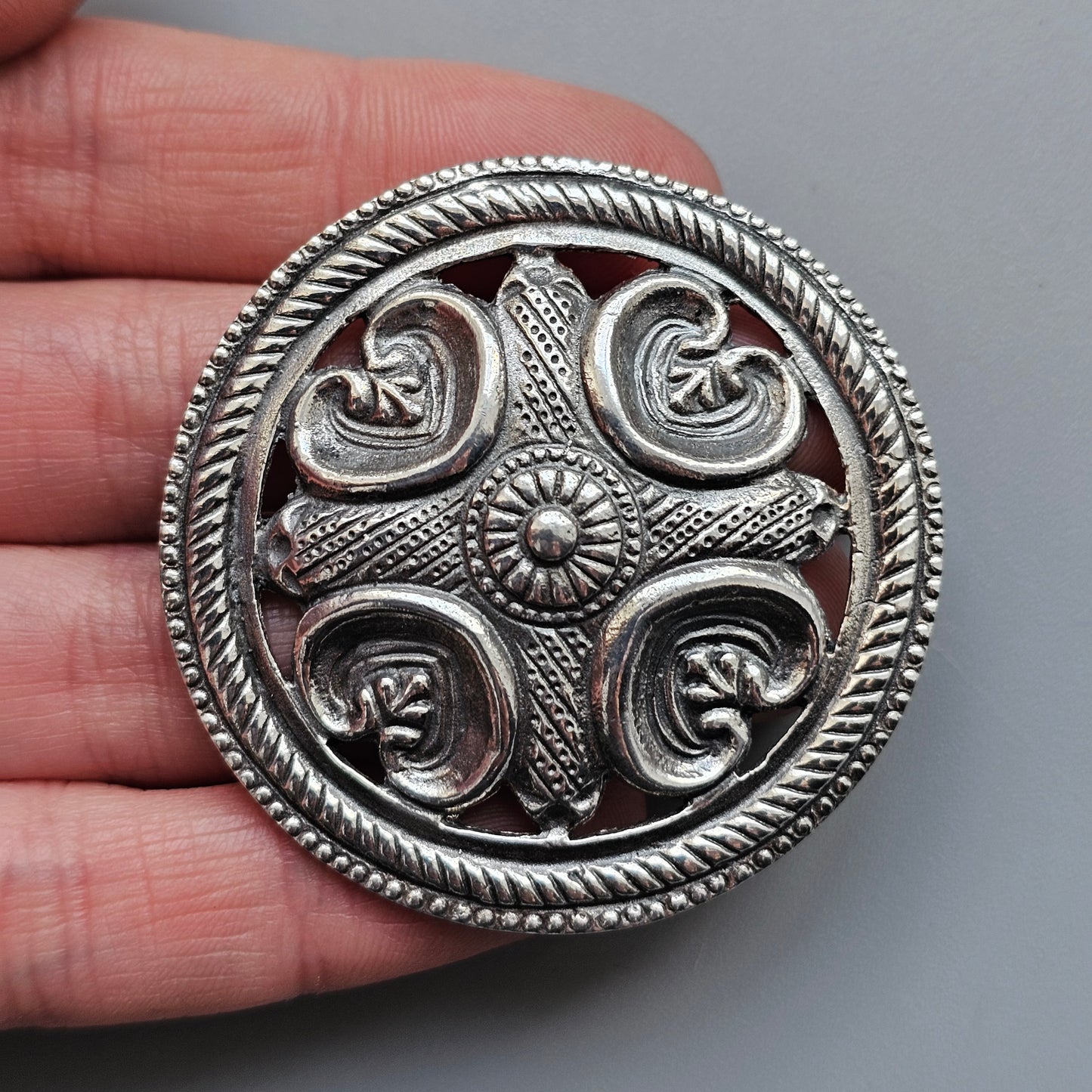 Vintage Kalevala Koru Räisälä Cross Sterling Silver Round Brooch – 12th Century Nordic Middle Ages Revival Design, Finland 1969