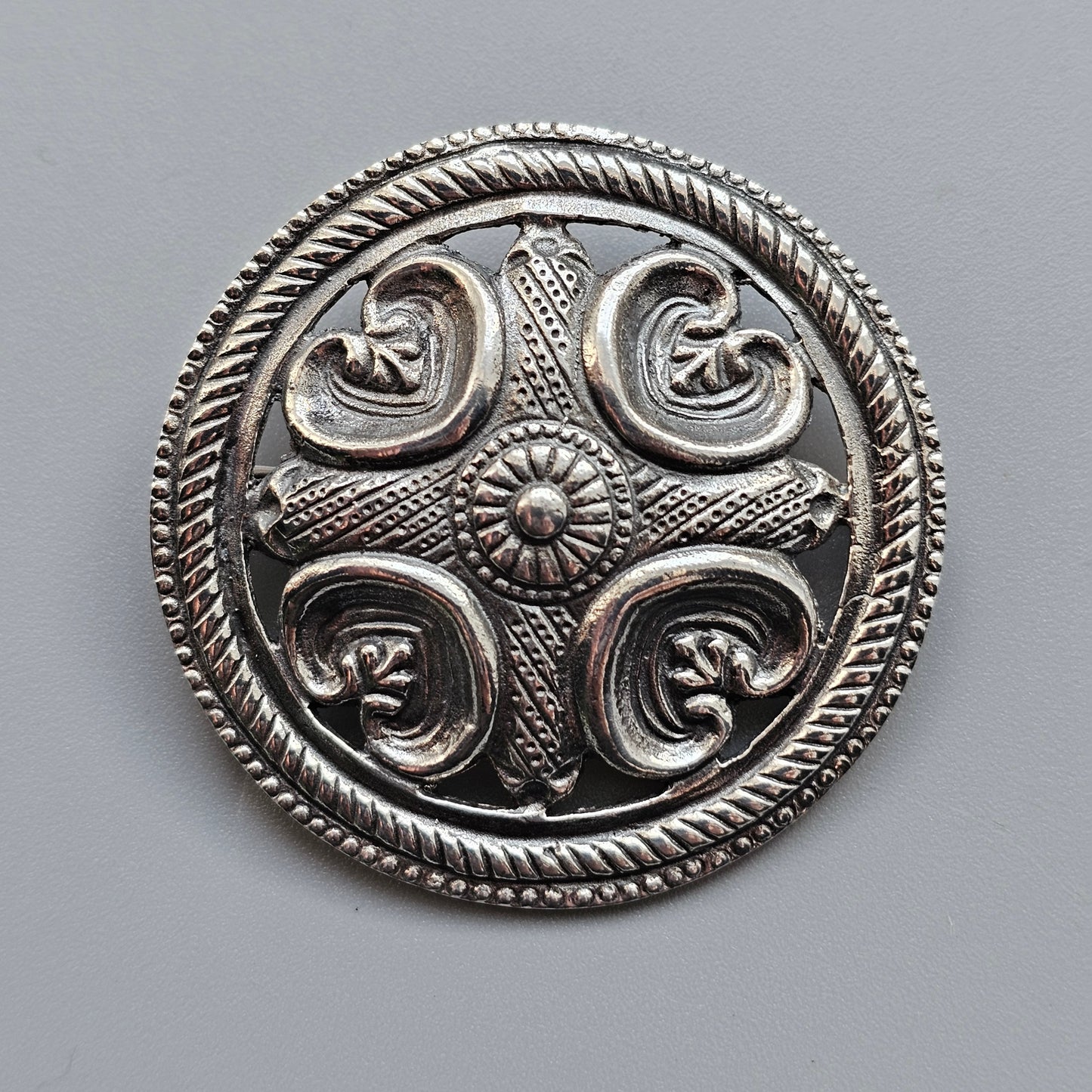 Vintage Kalevala Koru Räisälä Cross Sterling Silver Round Brooch – 12th Century Nordic Middle Ages Revival Design, Finland 1969