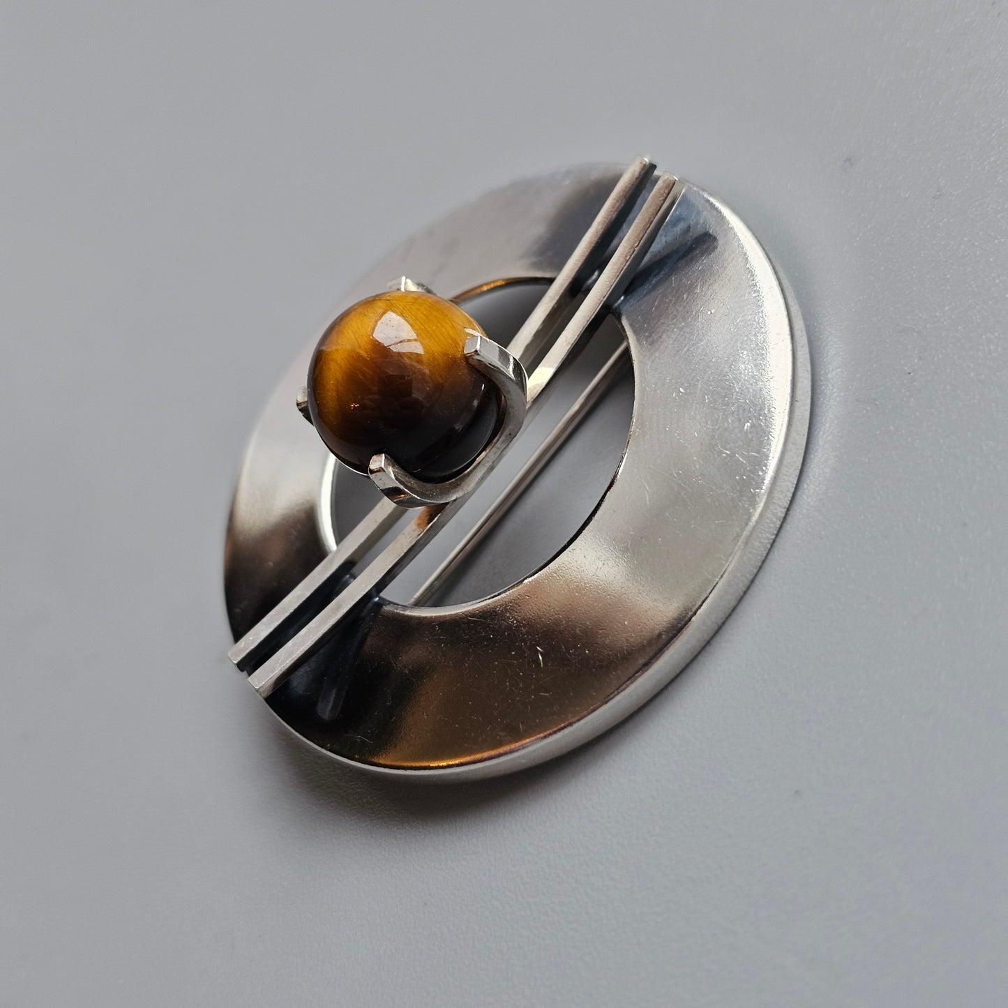 Elis Kauppi Kupittaan Kulta Mid-Century Finnish Silver & Tiger’s Eye Brooch — Modernist Jewellery 1965