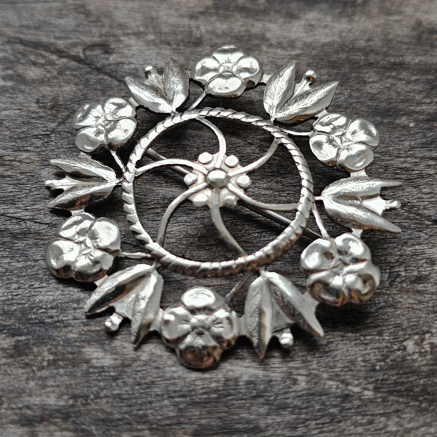 Vintage 1940s Finnish Silver Floral Wreath Brooch — Art Deco to Early Mid-Century Nordic Jewellery 1947