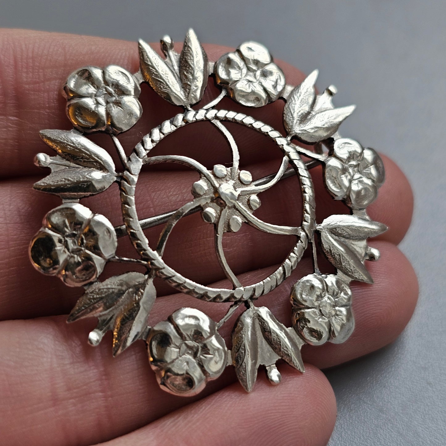 Vintage 1940s Finnish Silver Floral Wreath Brooch — Art Deco to Early Mid-Century Nordic Jewellery 1947
