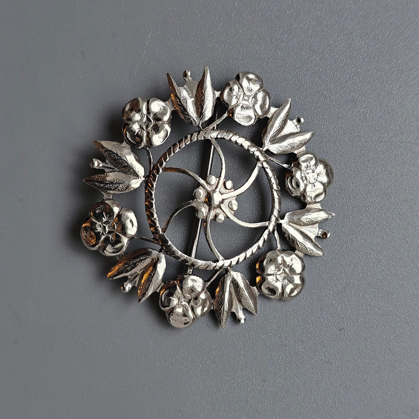 Vintage 1940s Finnish Silver Floral Wreath Brooch — Art Deco to Early Mid-Century Nordic Jewellery 1947