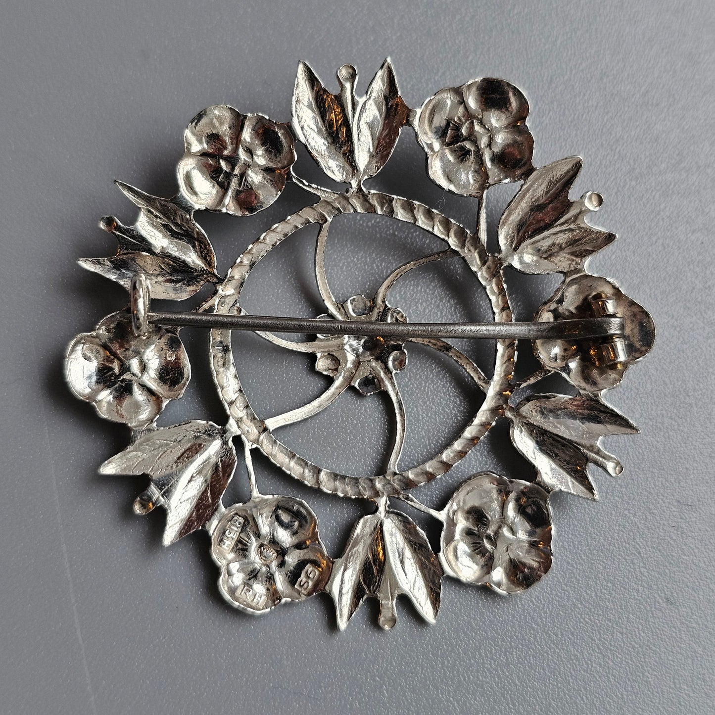 Vintage 1940s Finnish Silver Floral Wreath Brooch — Art Deco to Early Mid-Century Nordic Jewellery 1947