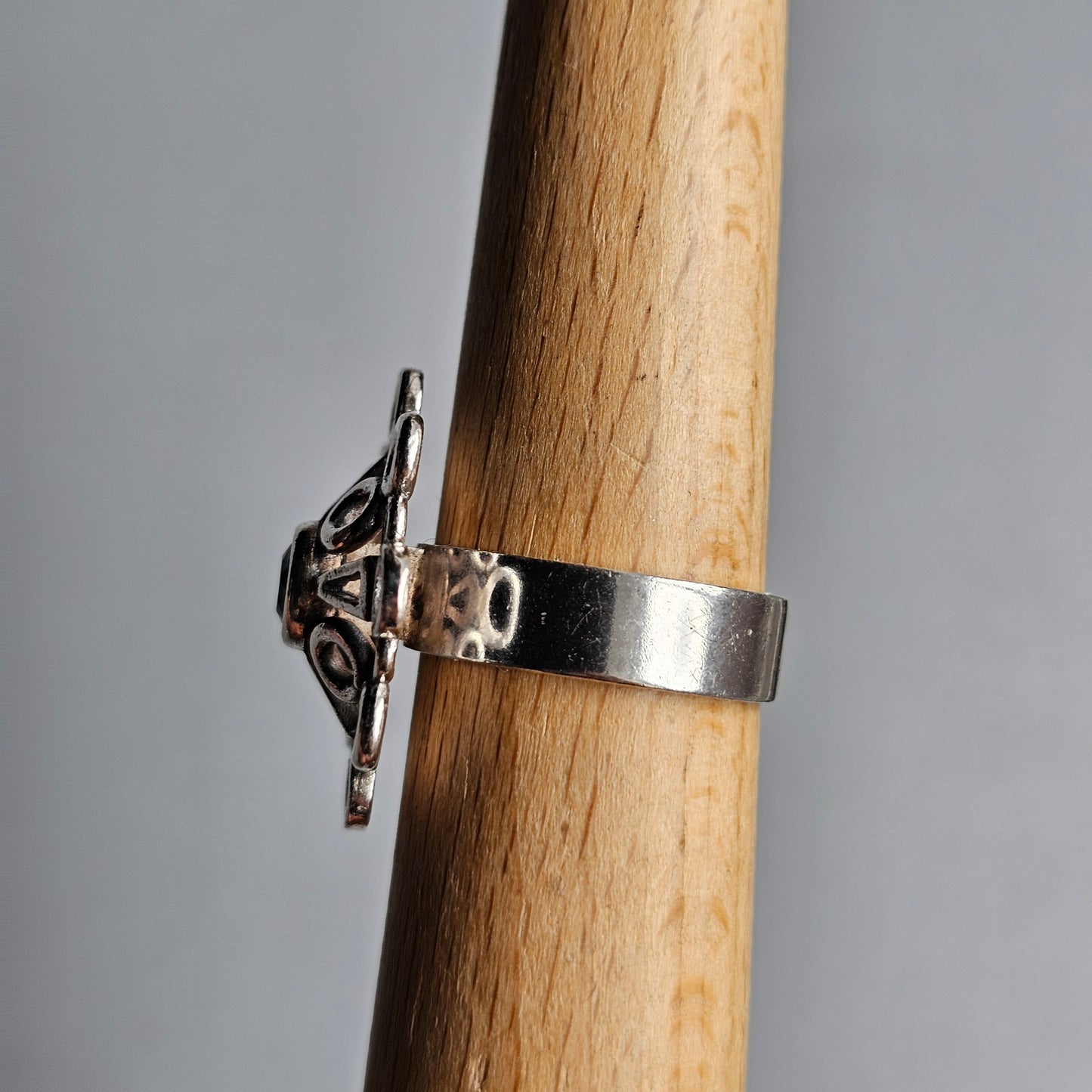 Modernist 1970s Kultaseppä Salovaara Finnish Sterling Silver & Green Spinel Ring - UK Ring Size O -  US Ring Size 7 - 1971