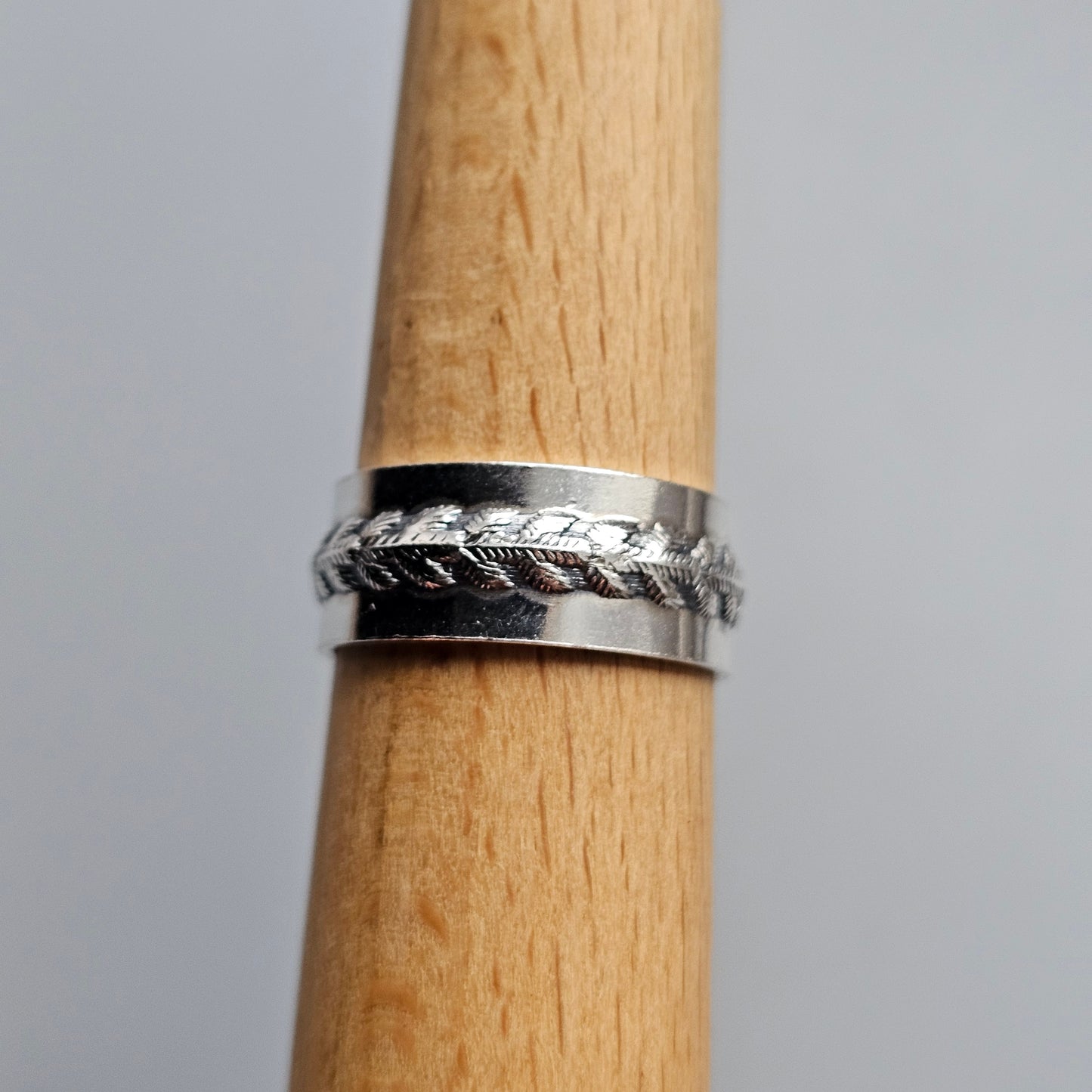 1970s Finnish Silver Band Ring with Raised Spruce Branch Motif - UK Ring Size O -  US Ring Size 7.25 - 1978