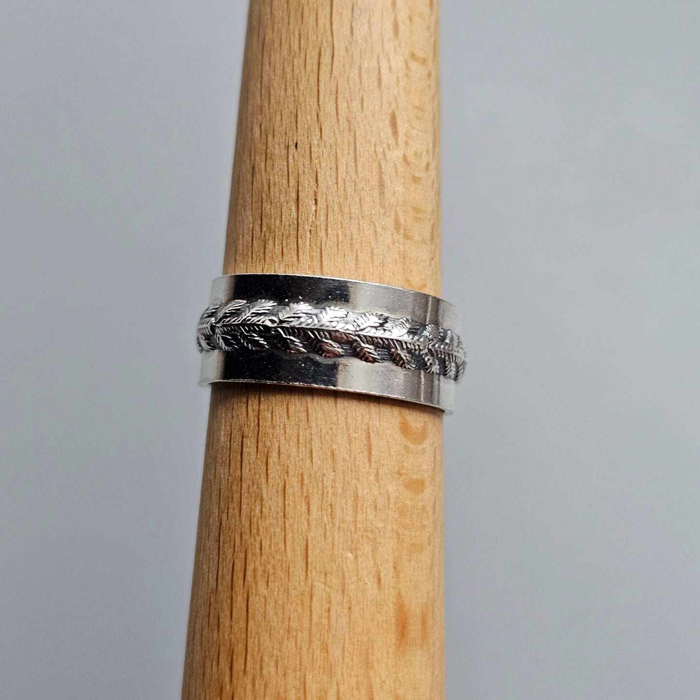 1970s Finnish Silver Band Ring with Raised Spruce Branch Motif - UK Ring Size O -  US Ring Size 7.25 - 1978