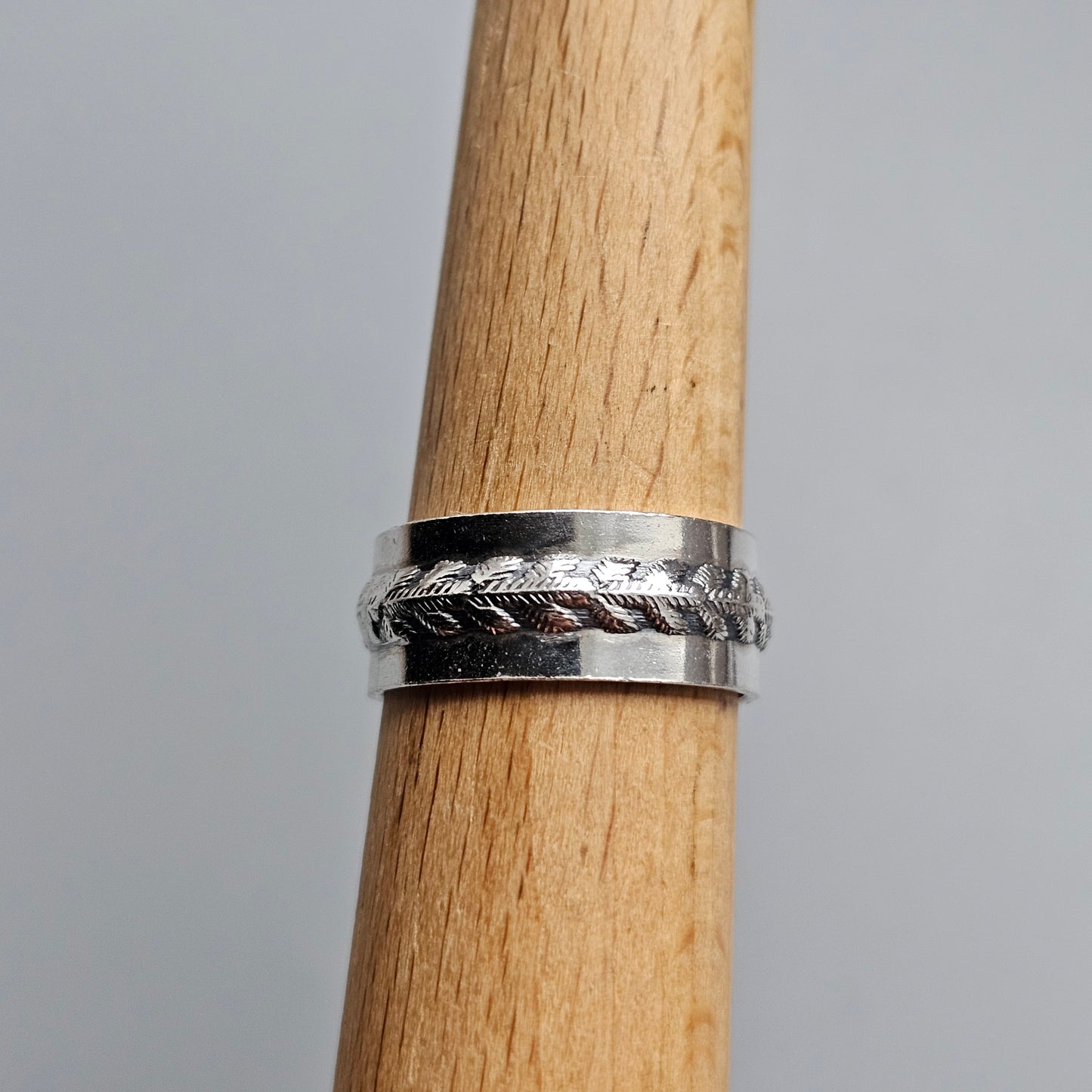 1970s Finnish Silver Band Ring with Raised Spruce Branch Motif - UK Ring Size O -  US Ring Size 7.25 - 1978