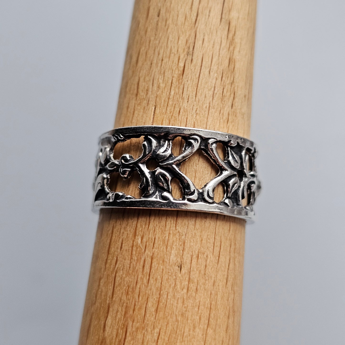 Vintage 1970s Finnish Silver Openwork Ring with Rose Bud and Leaf Motif - 1971