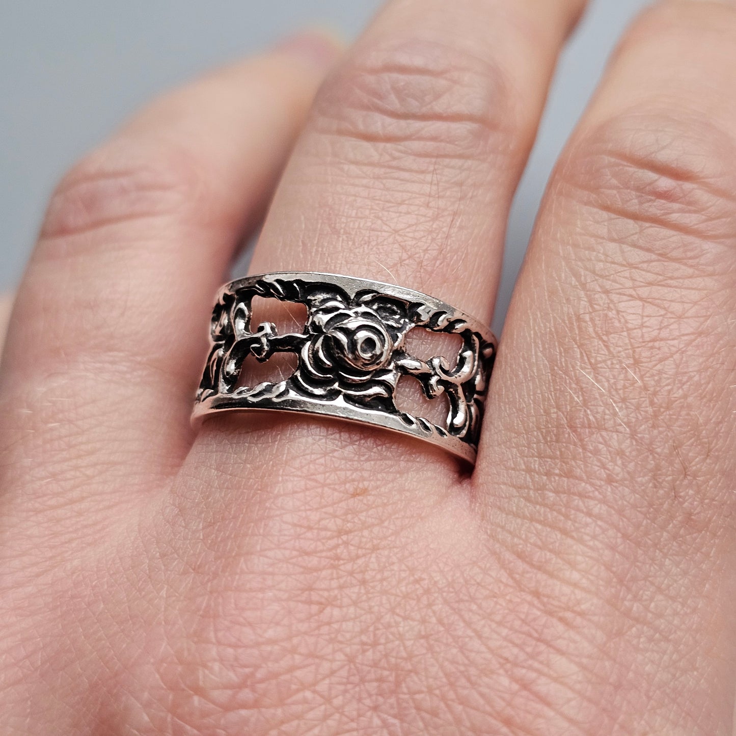 Vintage 1970s Finnish Silver Openwork Ring with Rose Bud and Leaf Motif - 1971