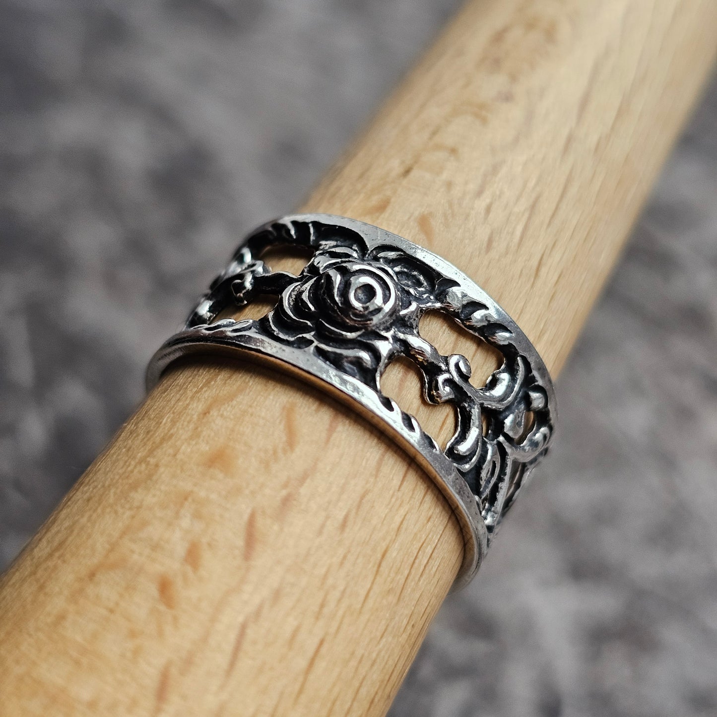 Vintage 1970s Finnish Silver Openwork Ring with Rose Bud and Leaf Motif - 1971