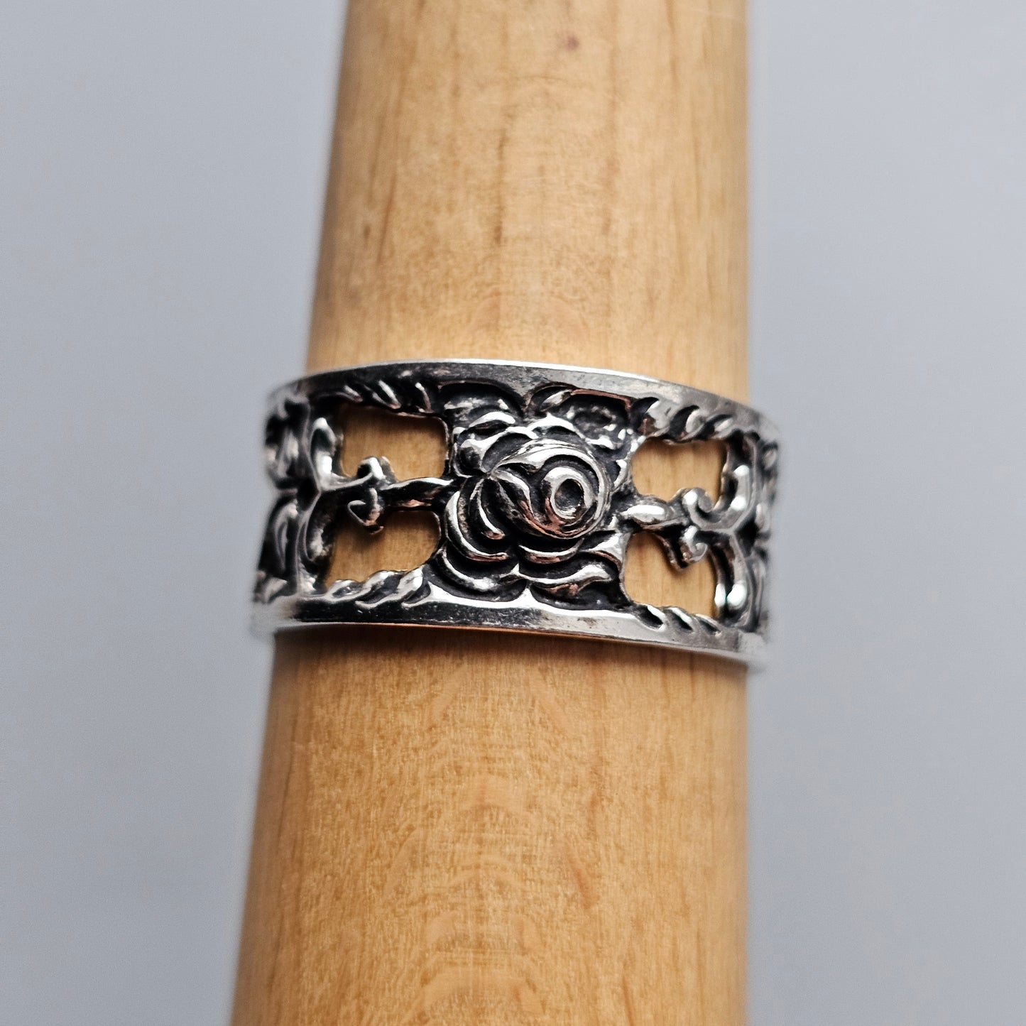 Vintage 1970s Finnish Silver Openwork Ring with Rose Bud and Leaf Motif - 1971
