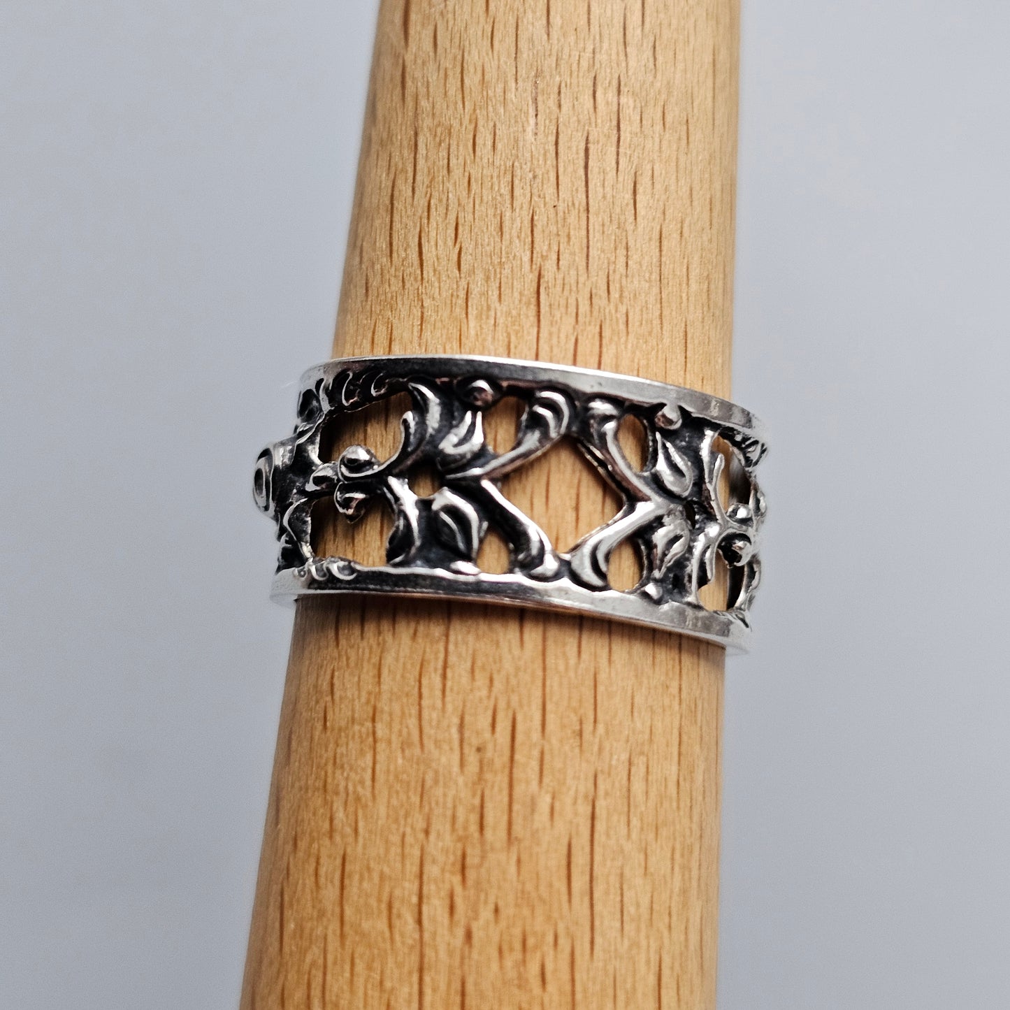 Vintage 1970s Finnish Silver Openwork Ring with Rose Bud and Leaf Motif - 1971