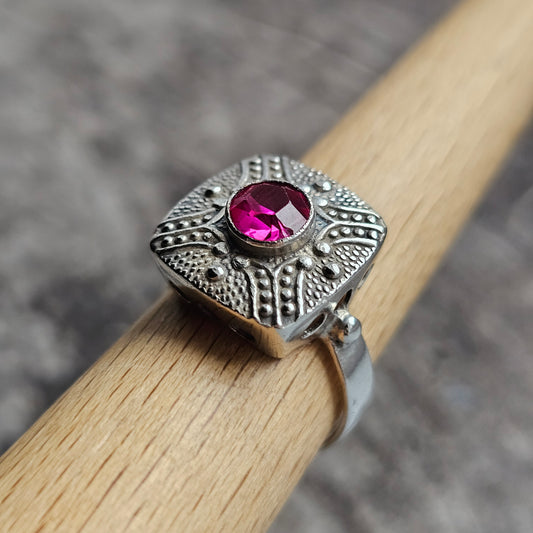 Vintage Soviet Silver Ring with Synthetic Ruby, USSR Era - UK Ring Size M -  US Ring Size 6.25