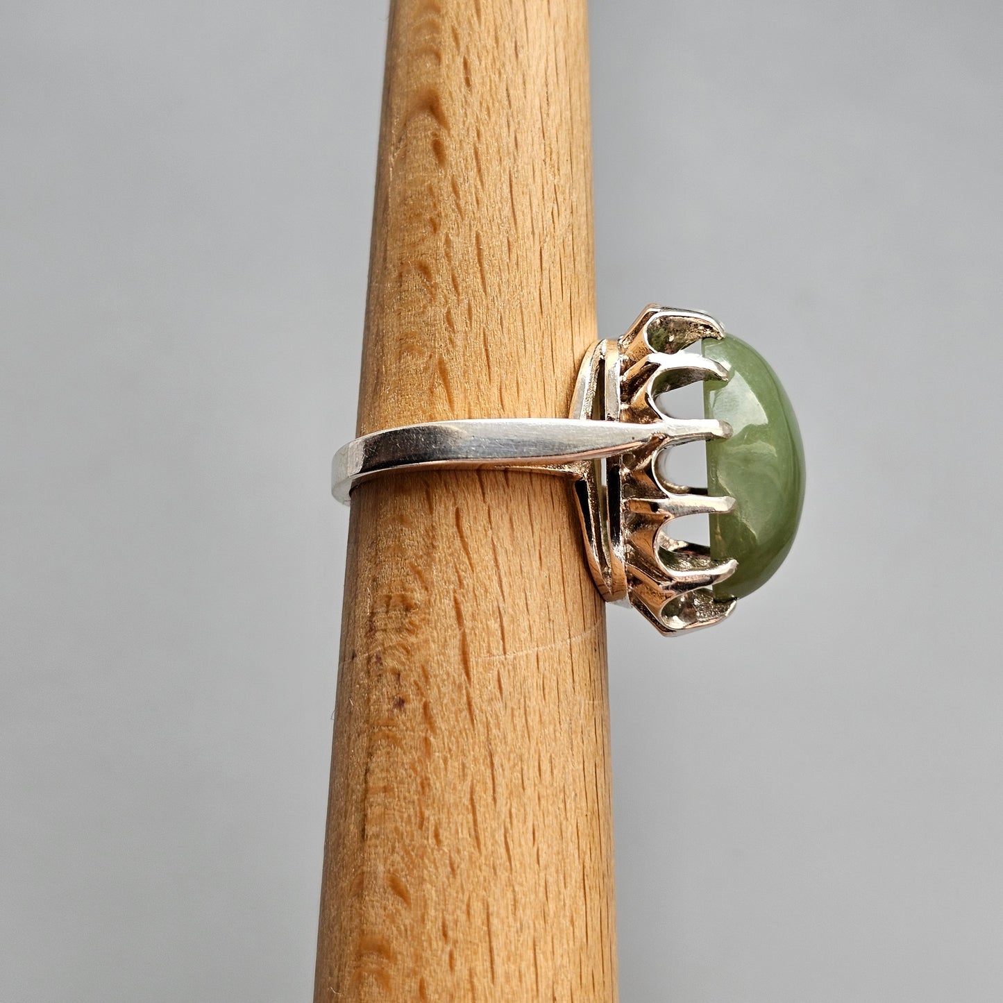 Vintage 1970s Sterling Silver & Nephrite Jade Ring - UK Ring Size L 1/2 -  US Ring Size 6