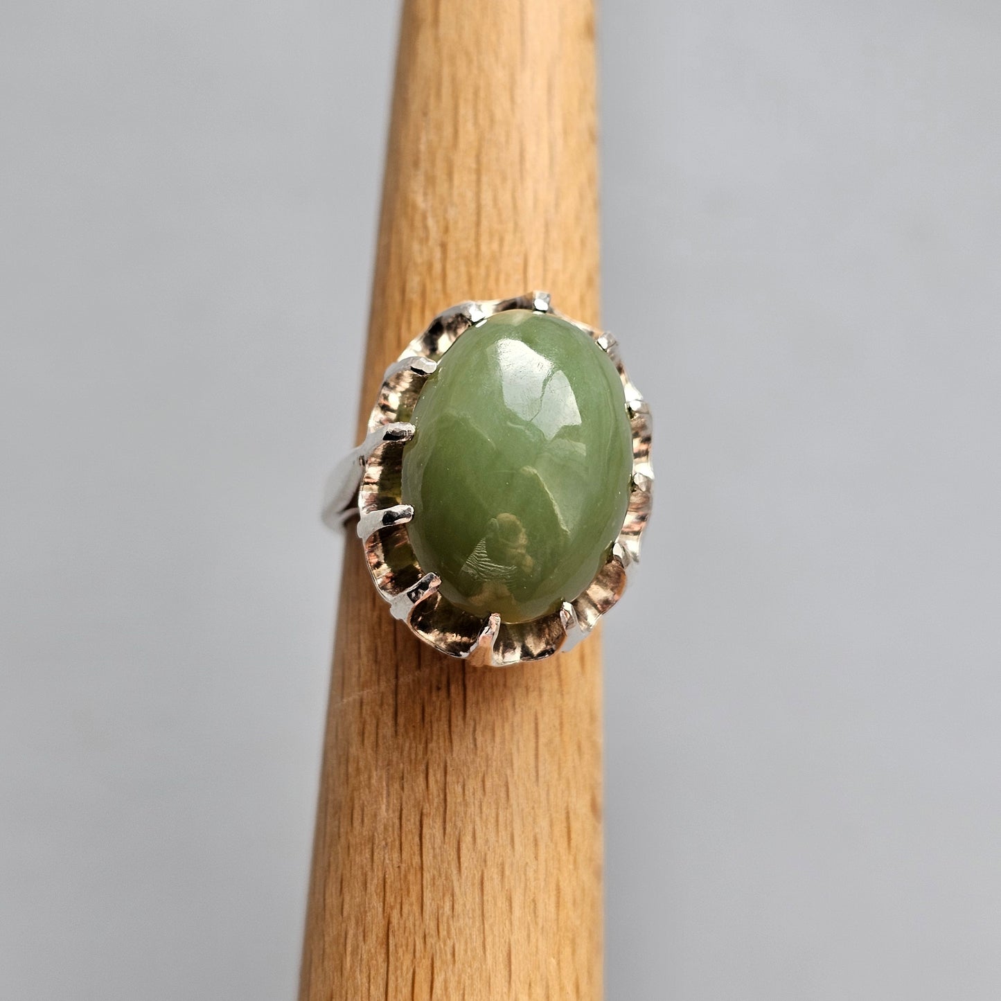 Vintage 1970s Sterling Silver & Nephrite Jade Ring - UK Ring Size L 1/2 -  US Ring Size 6