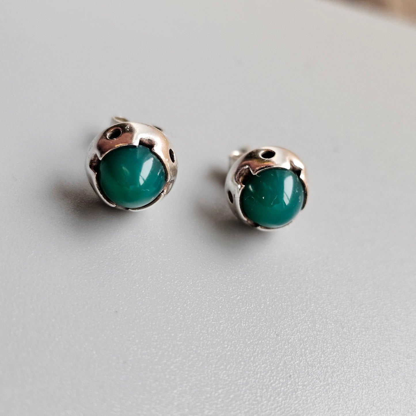 Vintage Modernist Finnish Silver & Chrysoprase Stud Earrings by Martti Viikinniemi 1960s