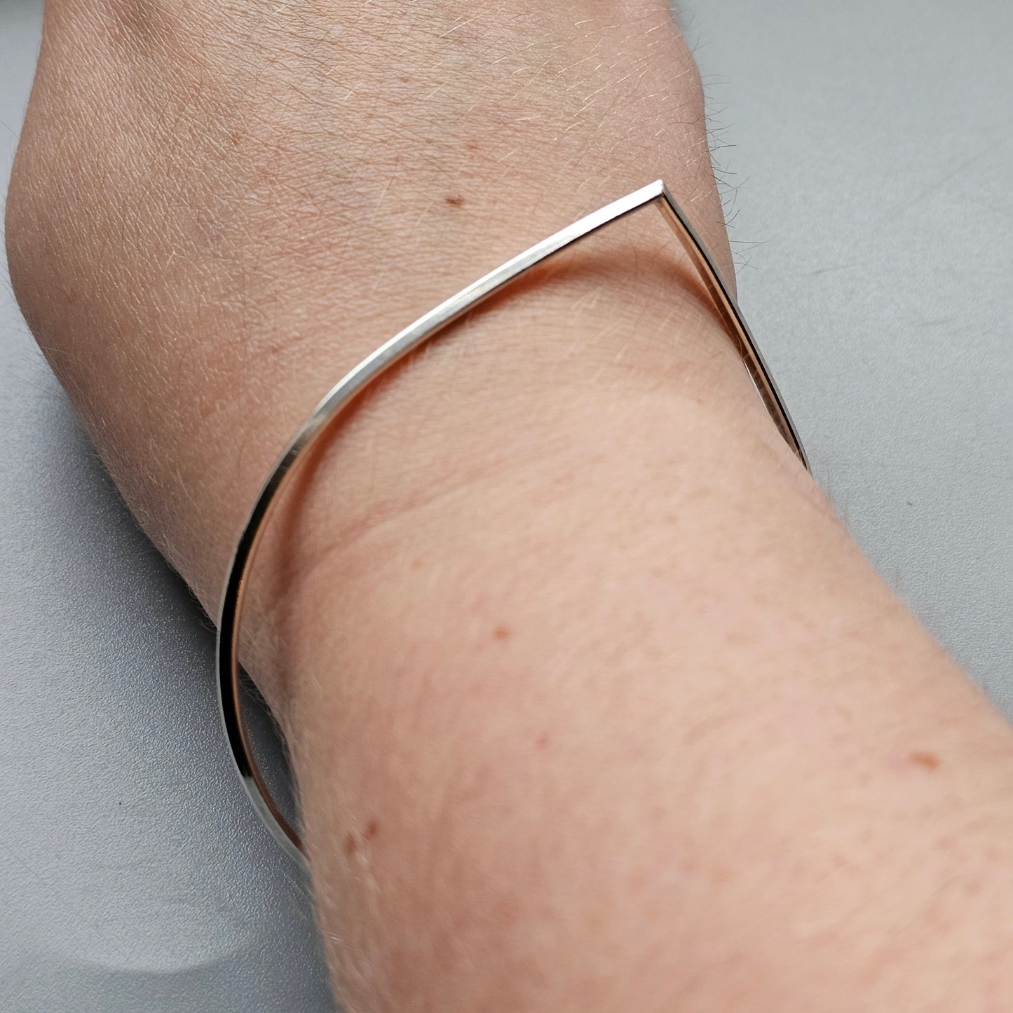 Karl Laine Sterling Silver Minimalist Compro Bangle Bracelet by Kultakeskus
